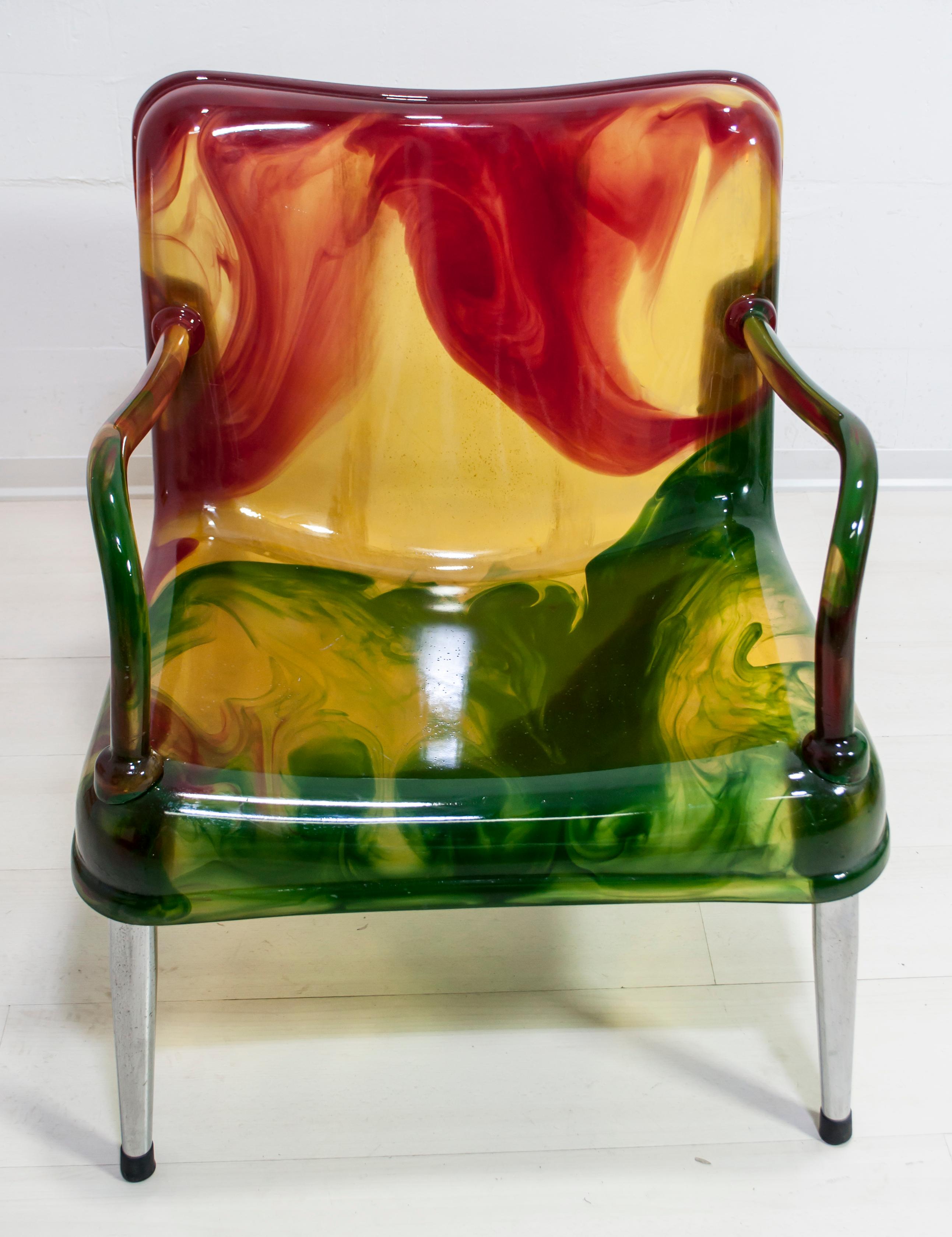 Pair of rare Pepe Tanzi armchairs for Biesse model Chaos, cast resin, limited edition specimens.
Thanks to a particular production technique, the shape of the colored streak is different in each specimen, making it a unique and unrepeatable piece.