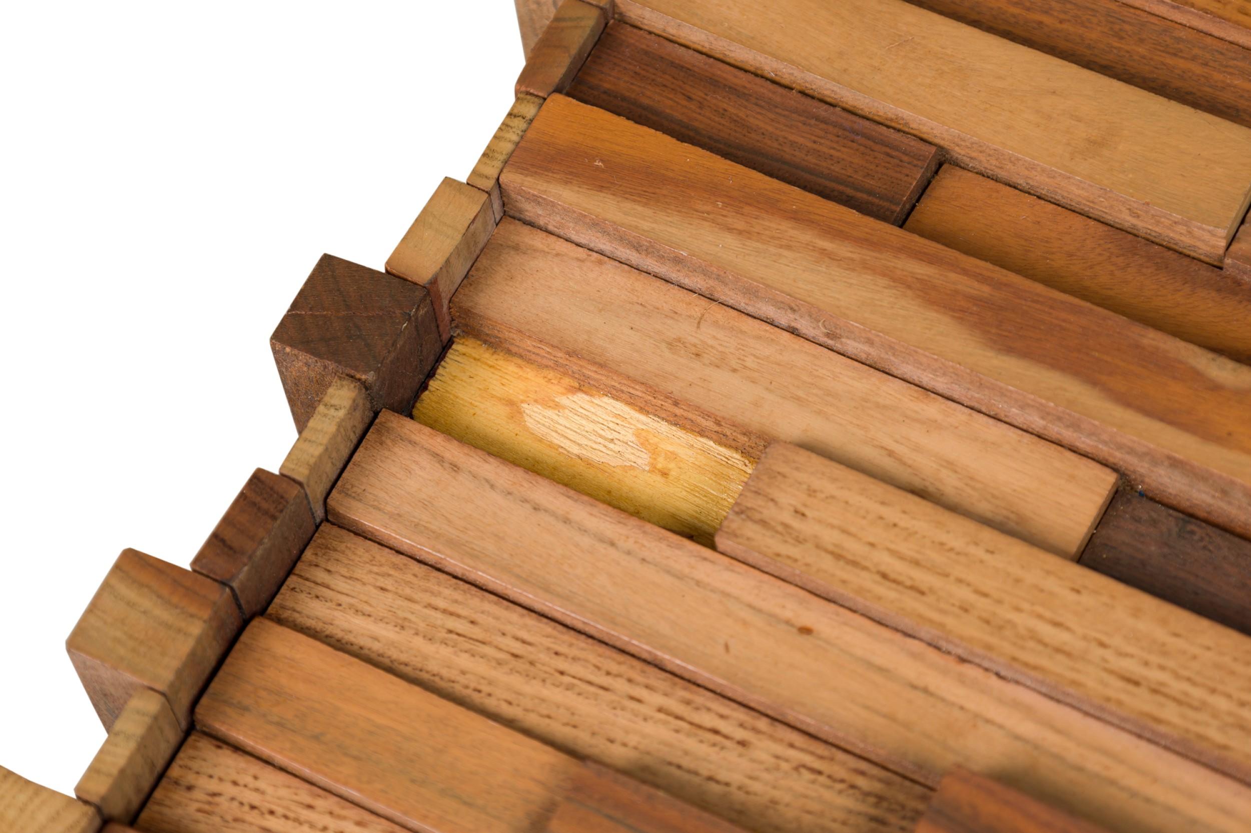 Ein Paar Percival Lafer-Couchtisch aus kontinentalem Mischholz, Mitte des Jahrhunderts im Angebot 3