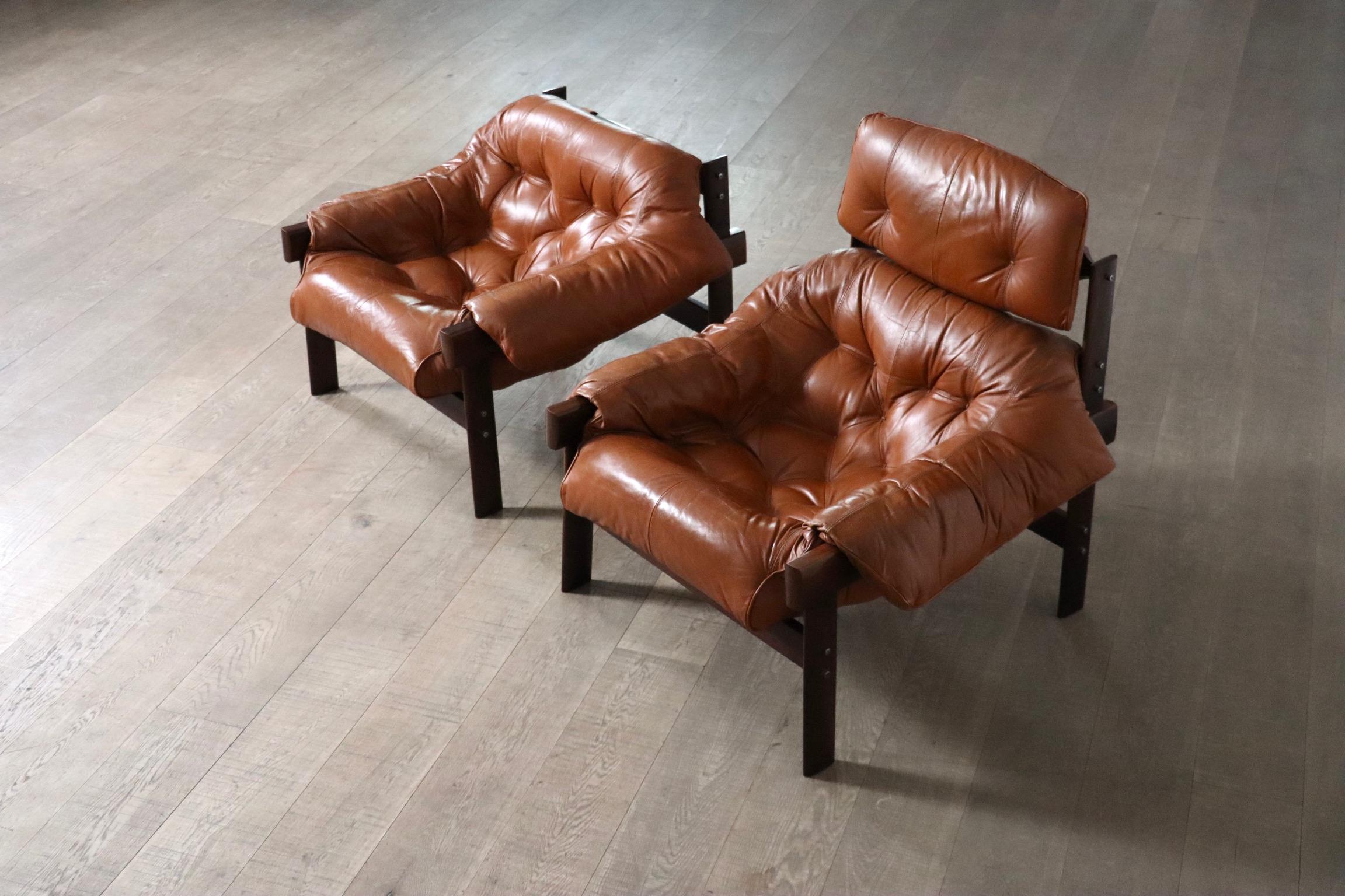 Pair of Percival Lafer MP-41 lounge chairs in cognac leather, Brazil 1970s 5