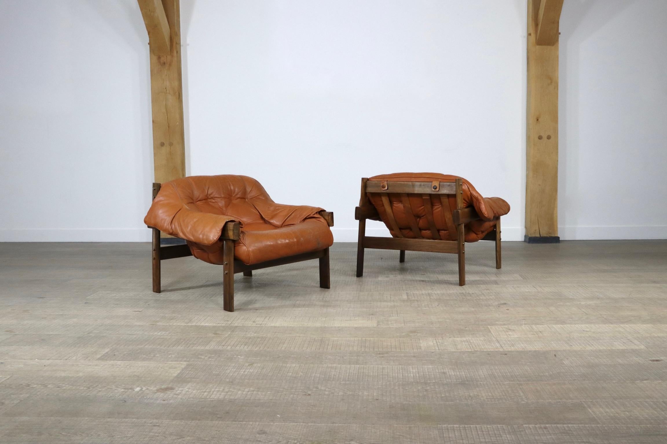 Pair of Percival Lafer MP-41 Lounge Chairs in Cognac Leather, Brazil, 1970s 7
