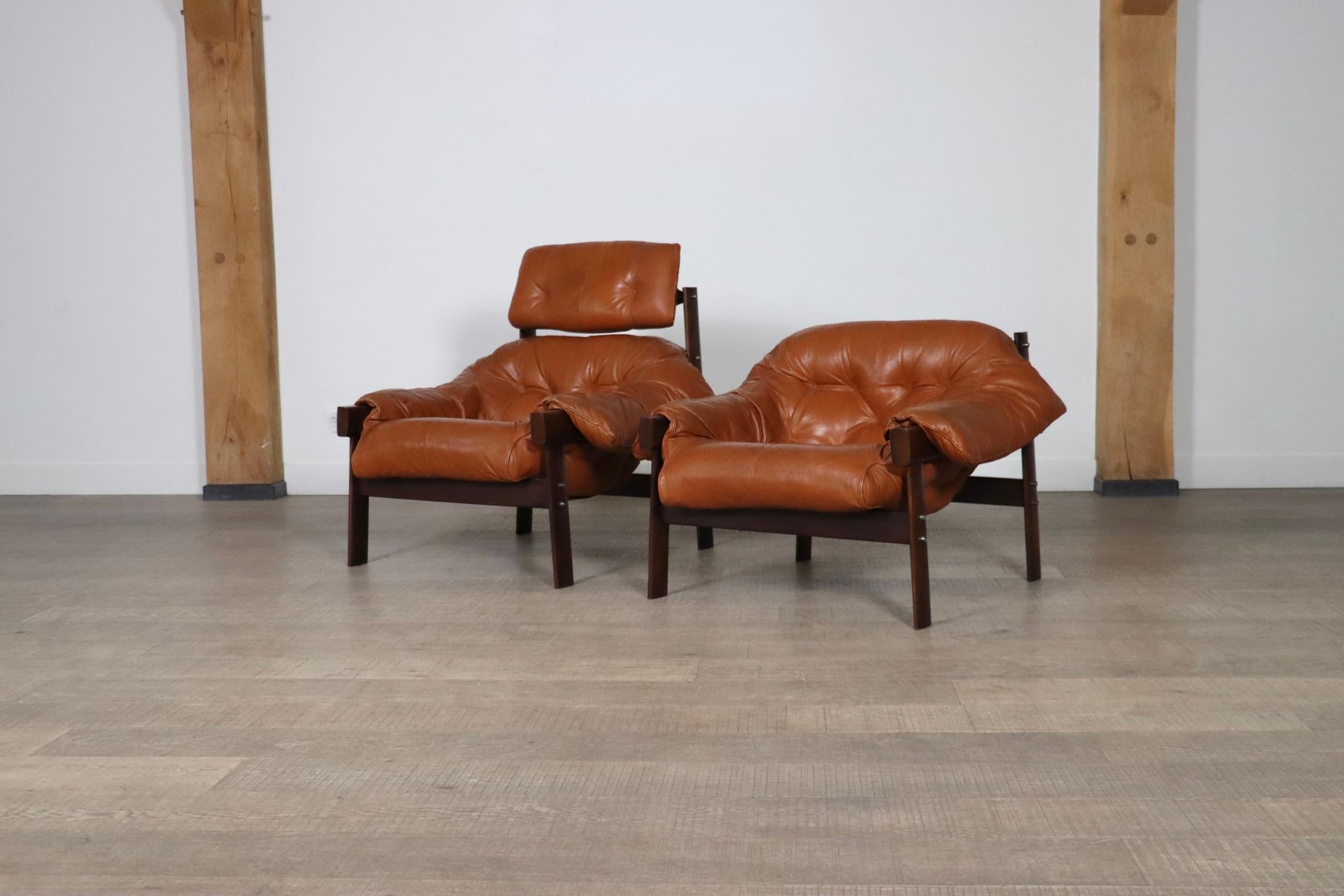 Pair of Percival Lafer MP-41 lounge chairs in cognac leather, Brazil 1970s 6