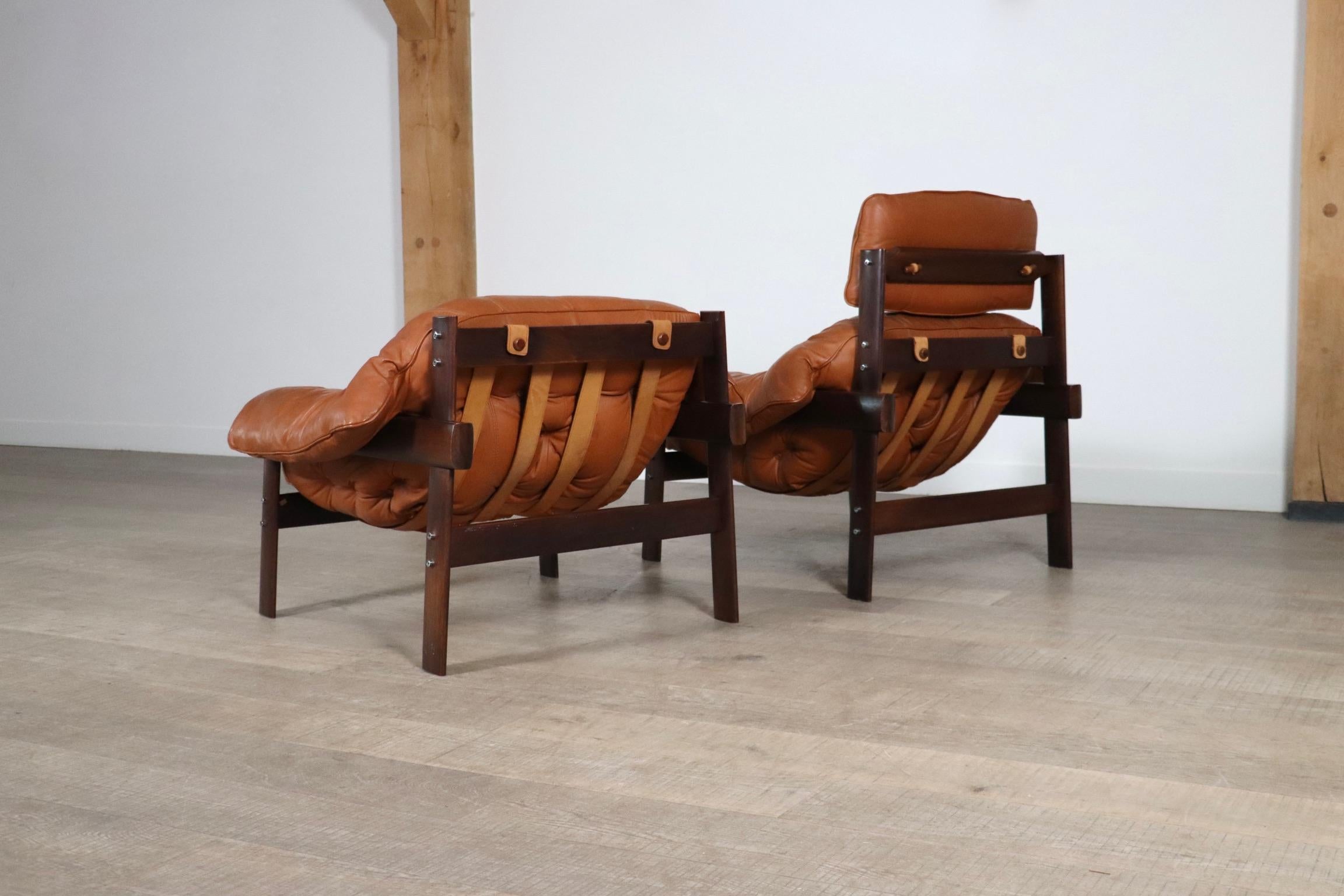 Pair of Percival Lafer MP-41 lounge chairs in cognac leather, Brazil 1970s 7