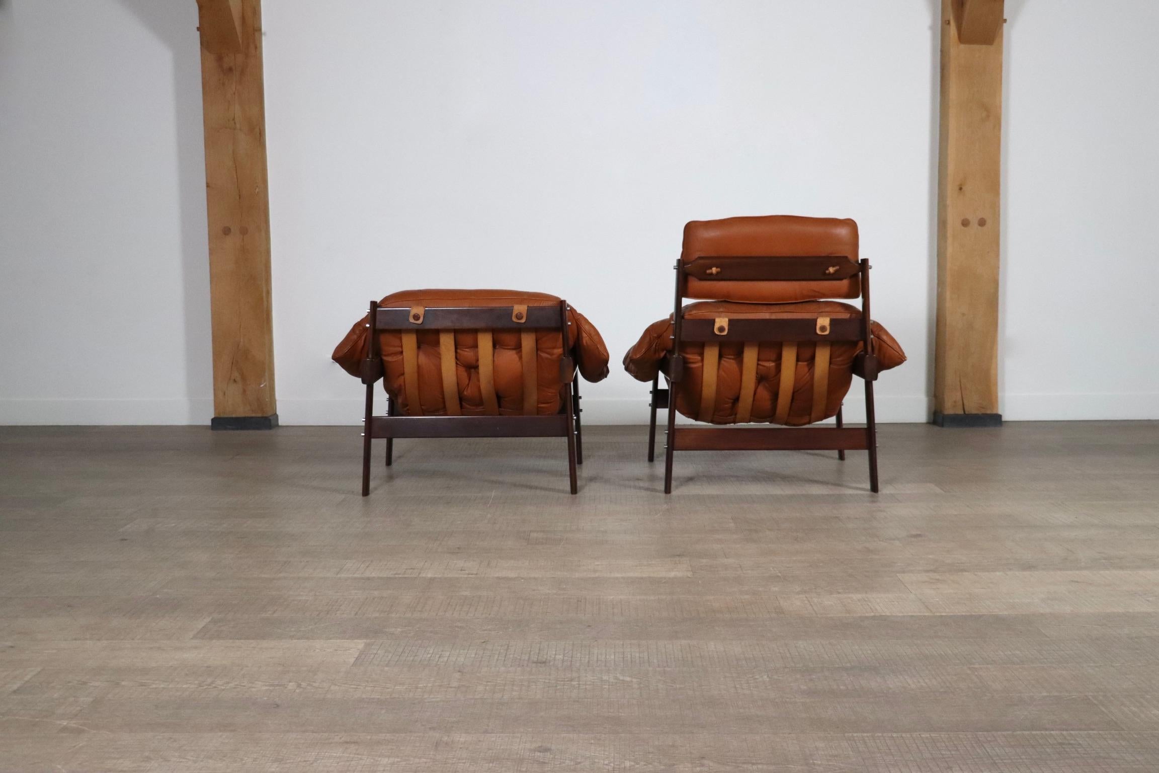 Pair of Percival Lafer MP-41 lounge chairs in cognac leather, Brazil 1970s 9