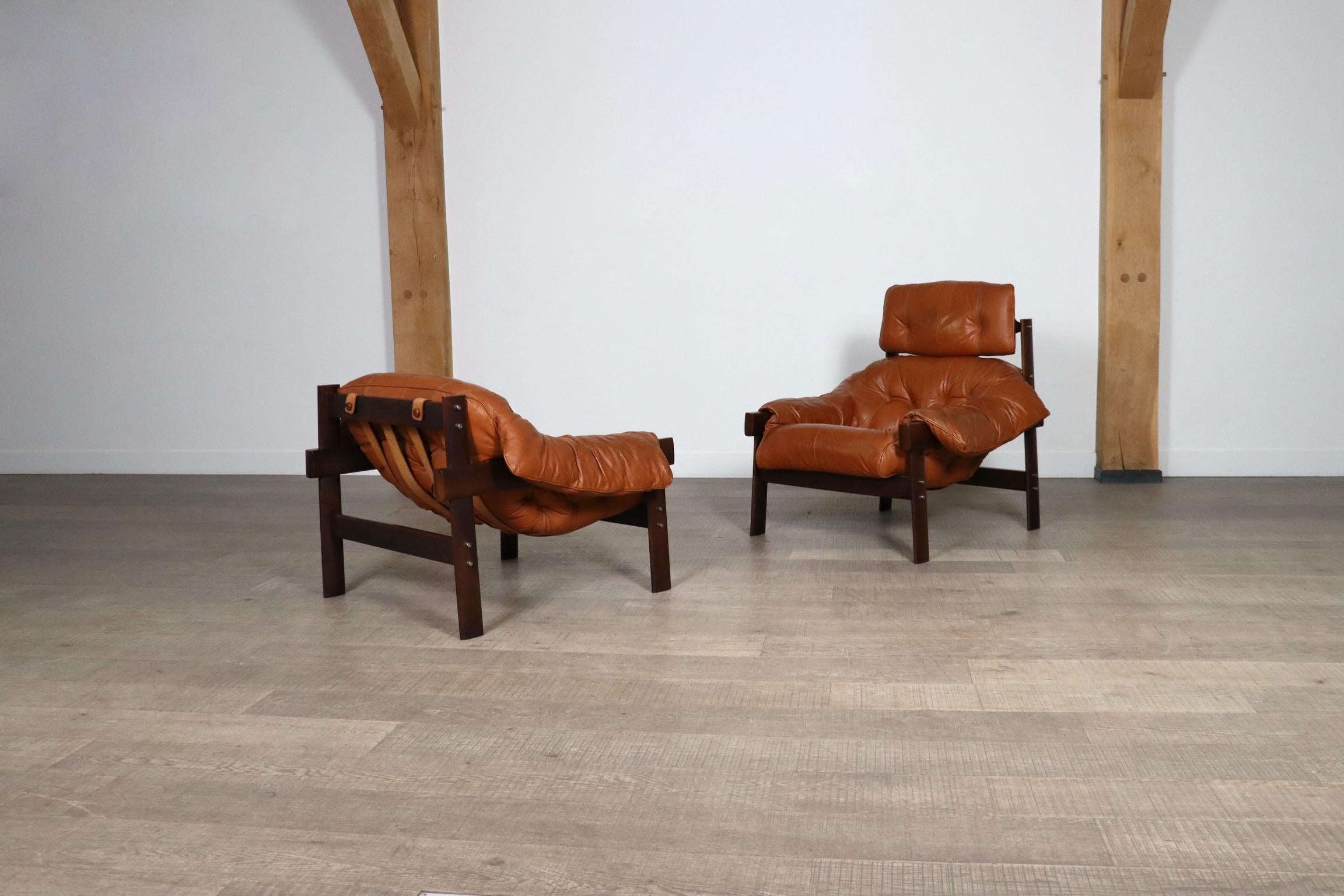 Pair of Percival Lafer MP-41 lounge chairs in cognac leather, Brazil 1970s 11