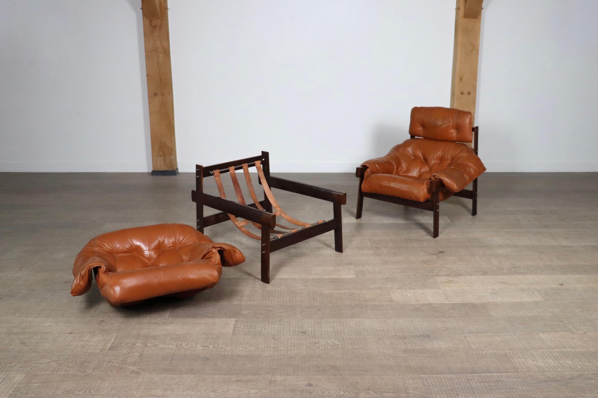 Pair of Percival Lafer MP-41 lounge chairs in cognac leather, Brazil 1970s 13