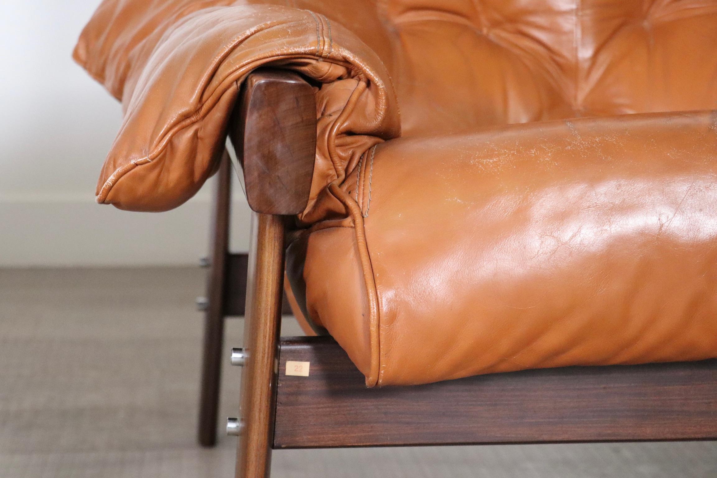 Pair of Percival Lafer MP-41 lounge chairs in cognac leather, Brazil 1970s In Good Condition In ABCOUDE, UT
