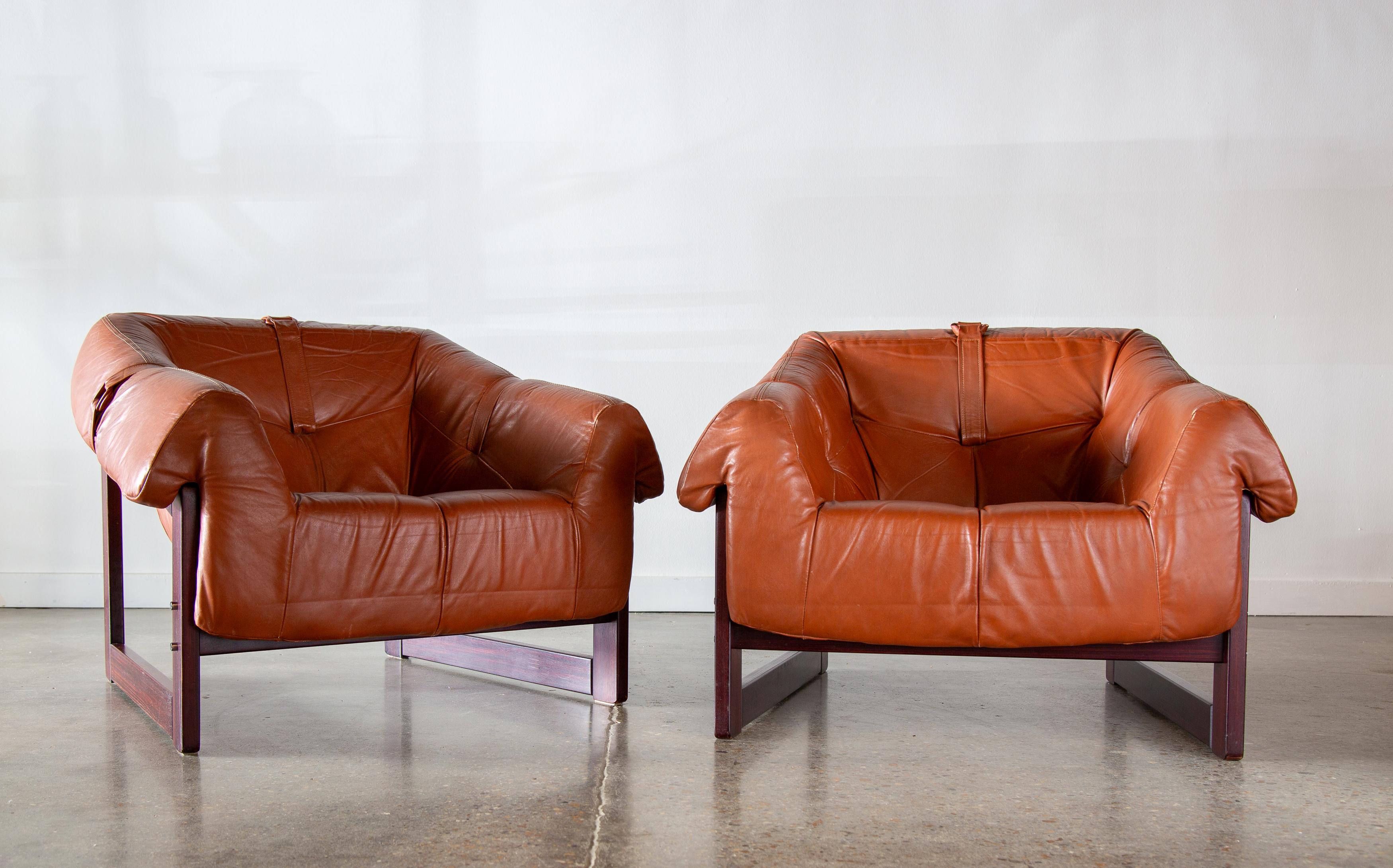 Pair of Percival Lafer MP93 lounge chairs in rosewood and original leather 4