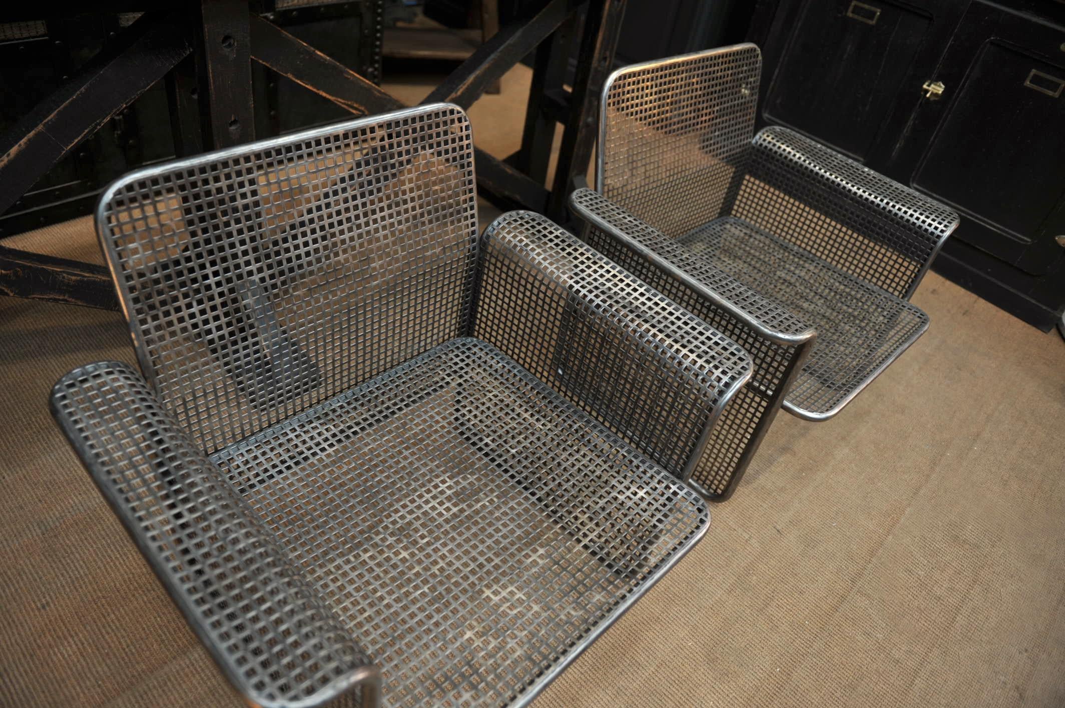 Pair of Perforated Metal Chairs Italie, circa 1960 For Sale 2