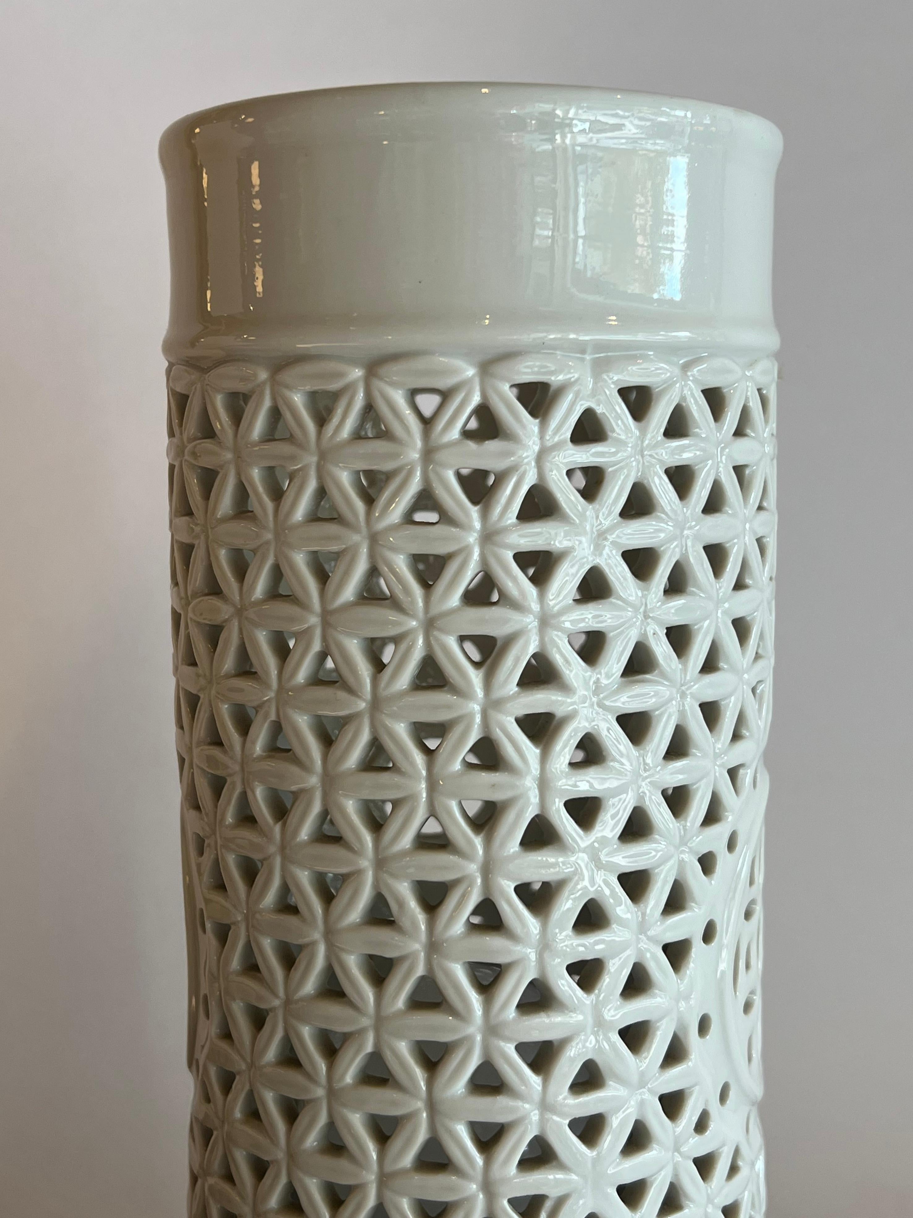 Japanese Pair of Perforated Porcelain Table Lamps For Sale