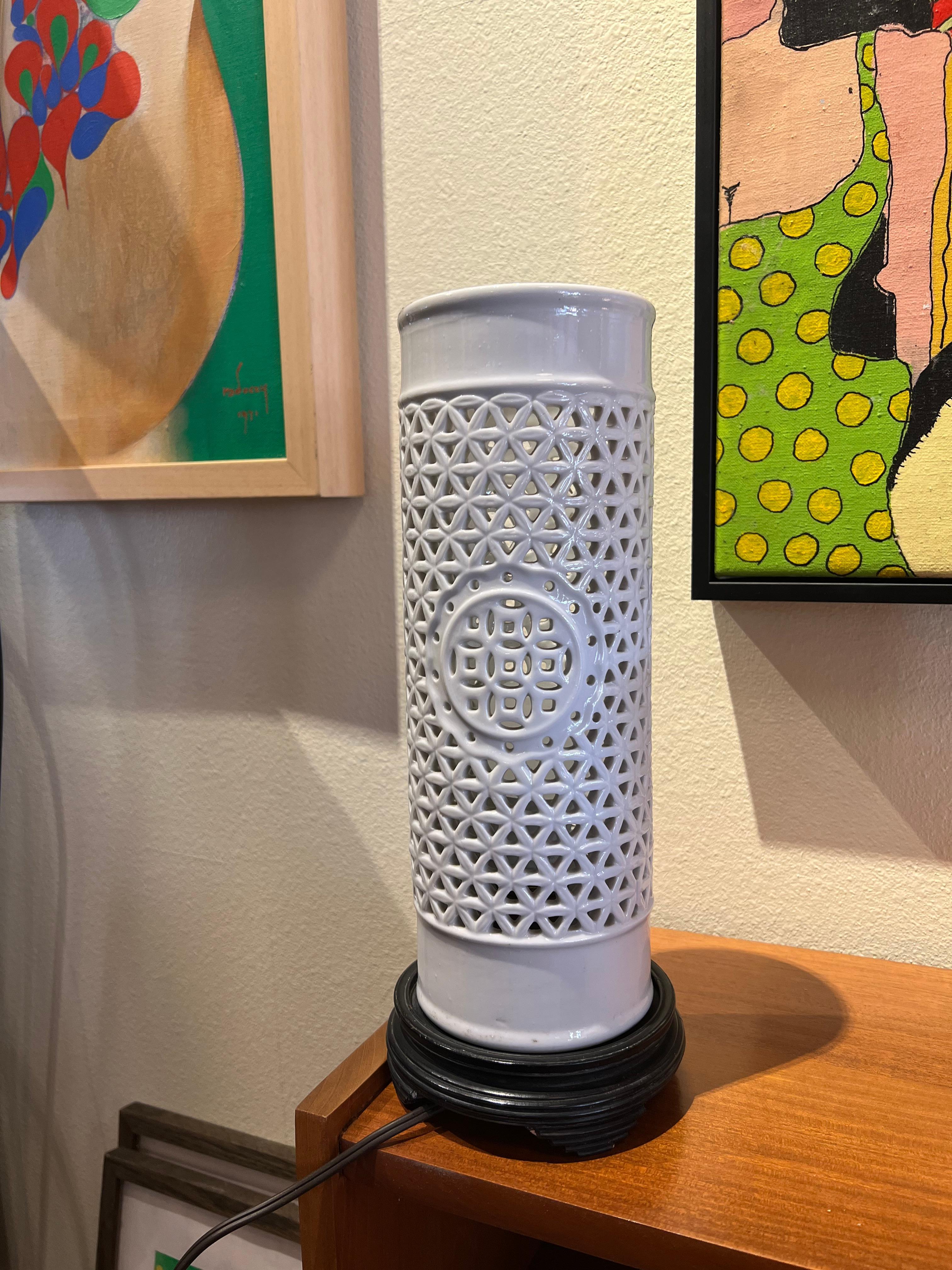 Pair of Perforated Porcelain Table Lamps In Good Condition For Sale In Pasadena, CA