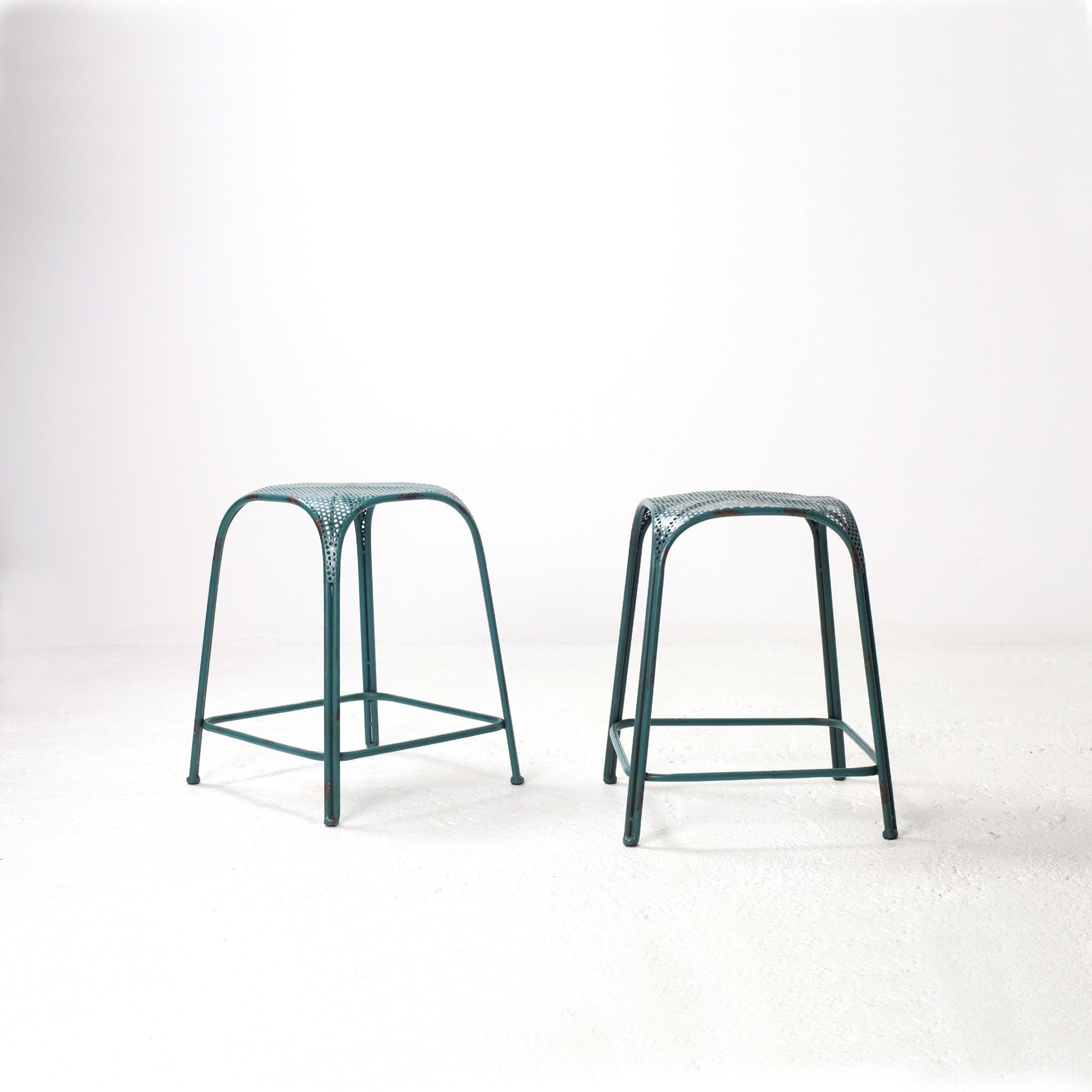 Pair of green laquered steel Italian Stool from the 1960s
Very elegant shape in the style of Mathieu Mategot with perforated steel sheet seat and tubular steel structure.
Good Vintage condition with nice patina. 
