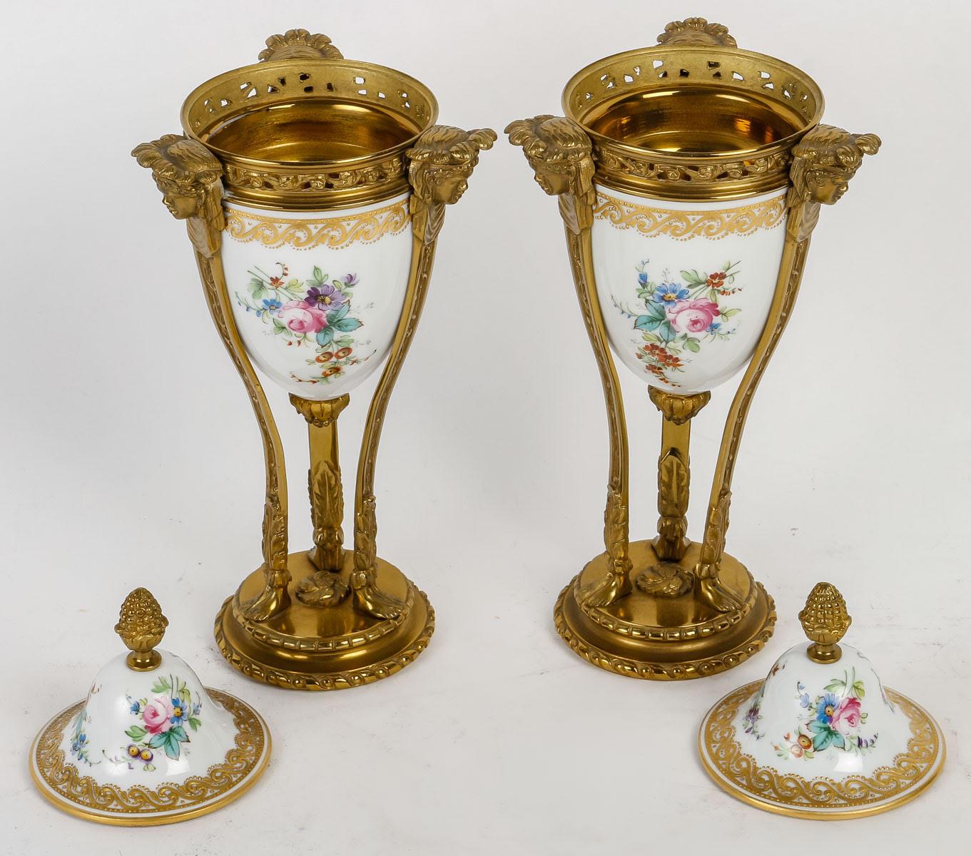 Pair of Perfume Burners from the Manufacture de Sèvres, Early 20th Century. In Good Condition For Sale In Saint-Ouen, FR