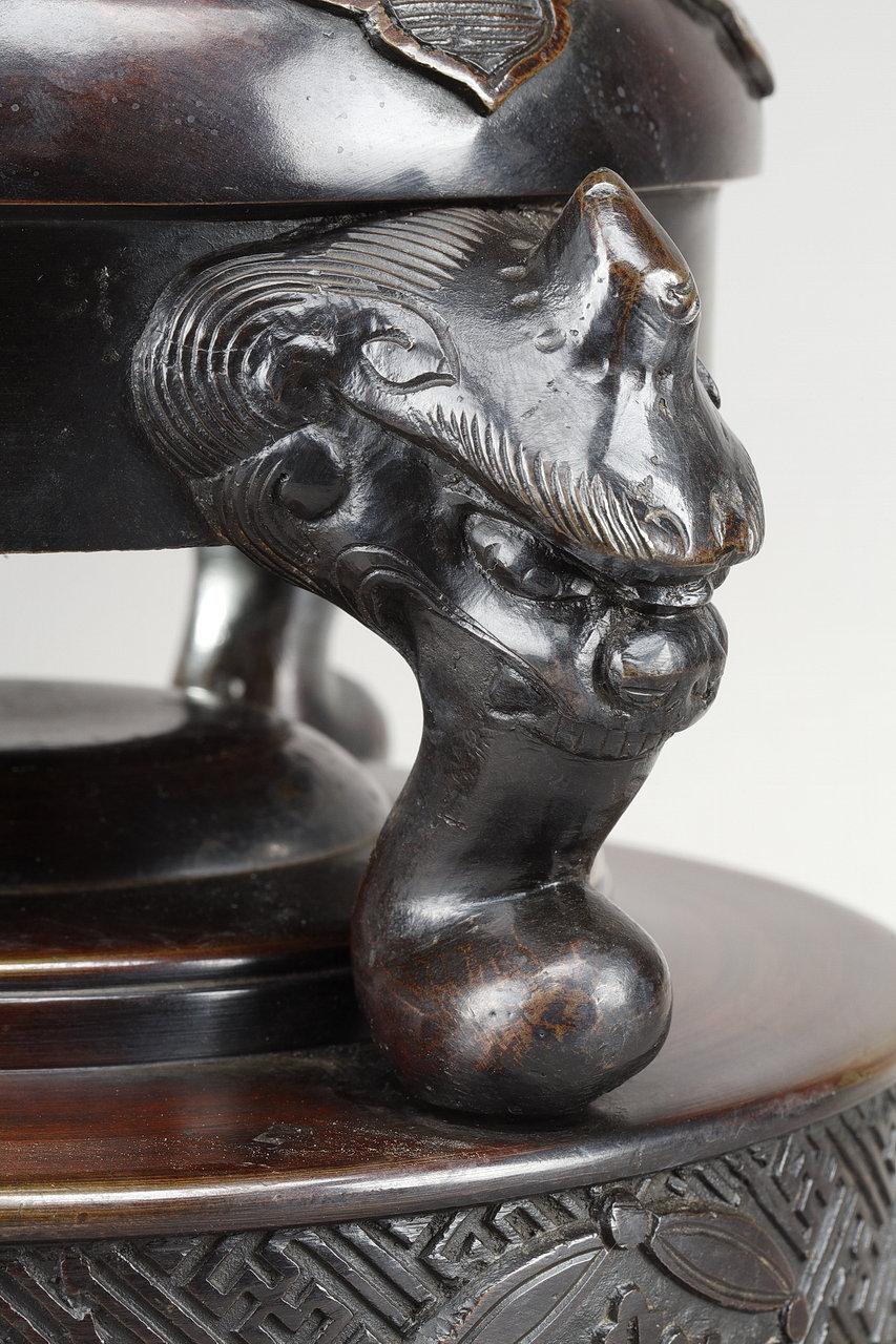 Pair of Perfume Burners in Patinated Bronze with Dogs and Dragons, 20th Century 11