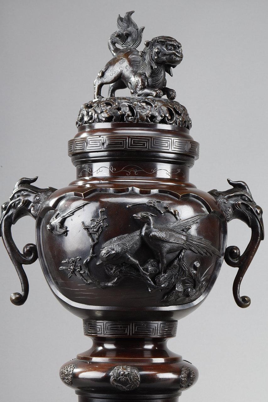 Pair of Perfume Burners in Patinated Bronze with Dogs and Dragons, 20th Century In Good Condition In Paris, FR