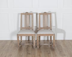 Coppia di sedie gustaviane d'epoca con vernice originale, Svezia, fine del XVIII secolo