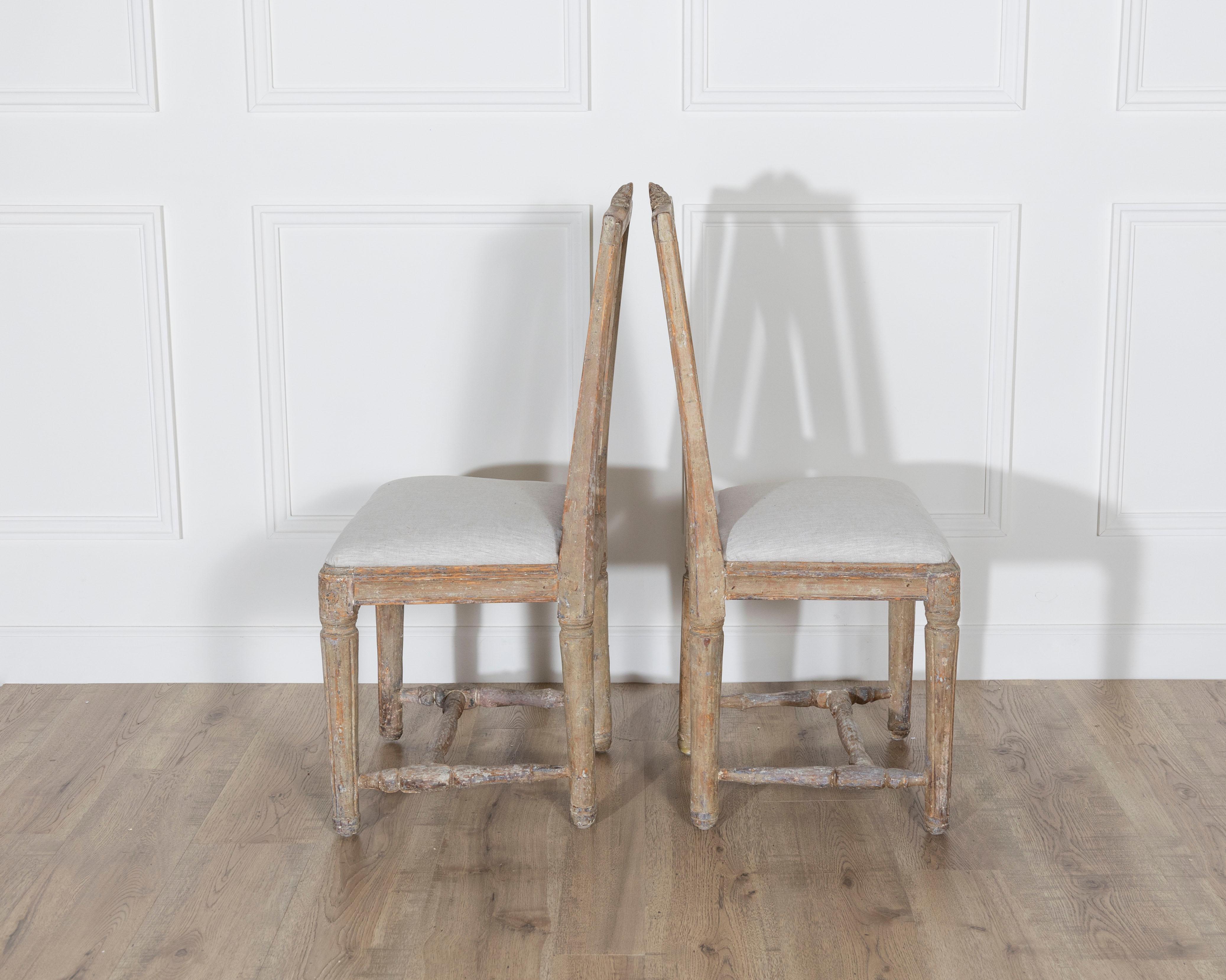 Svedese Pair of Period Gustavian Chairs in Original Paint, Sweden, Late 18th Century in vendita