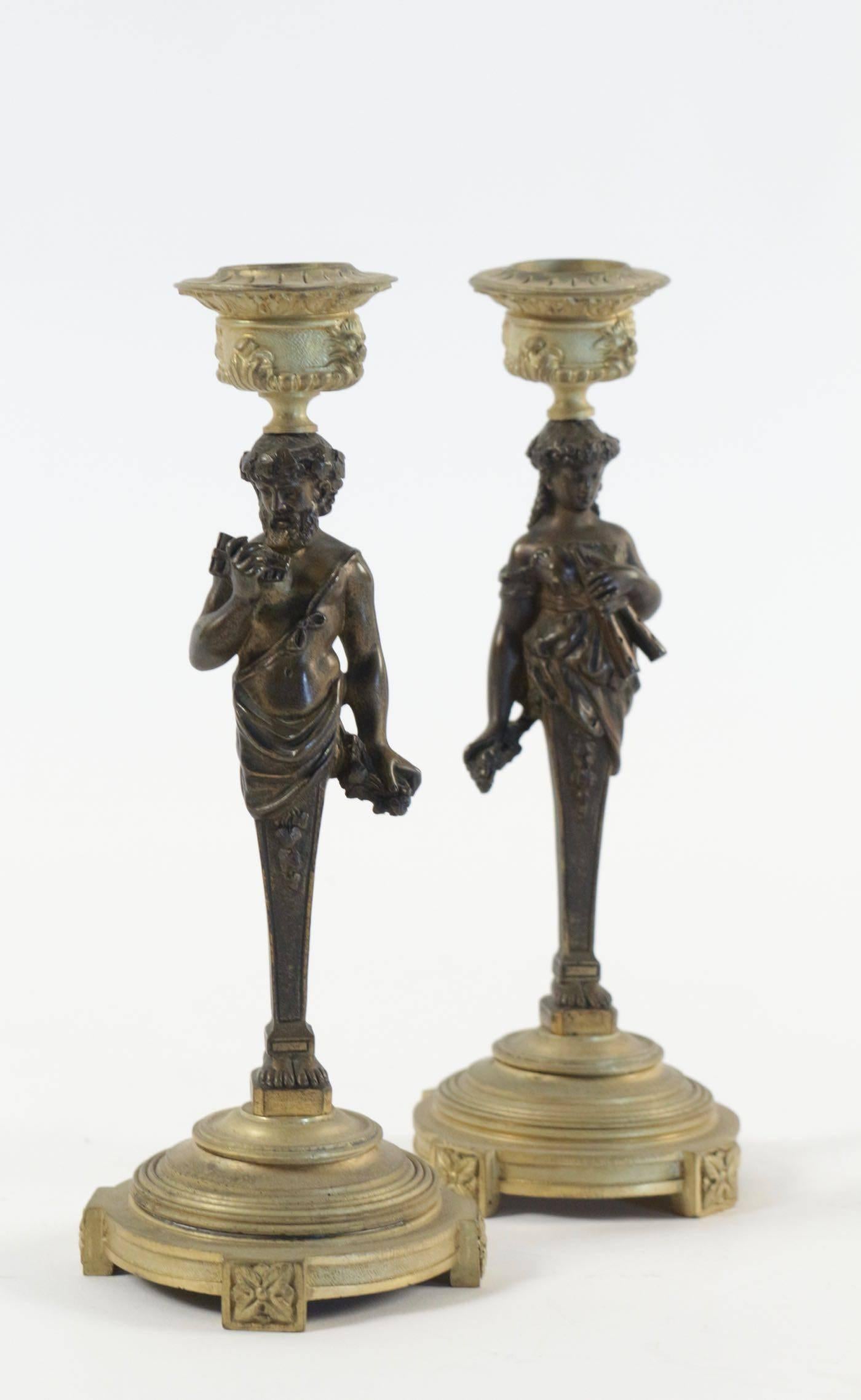 Pair of period Napoleon III bronze candlesticks from the 19th century.
Measures: H 20 cm, D 7 cm.