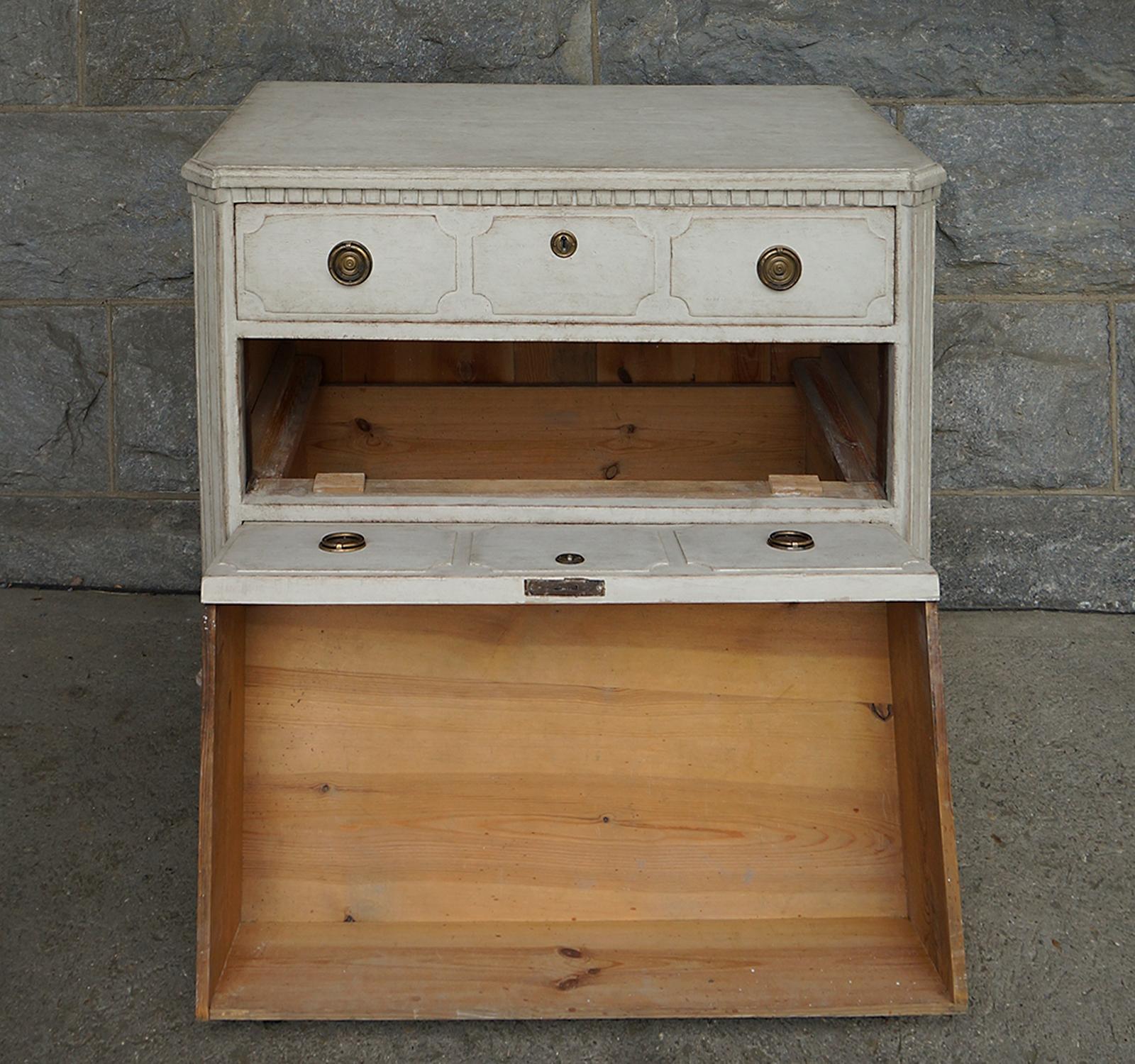 Pair of Period Neoclassical Chests In Good Condition In Great Barrington, MA