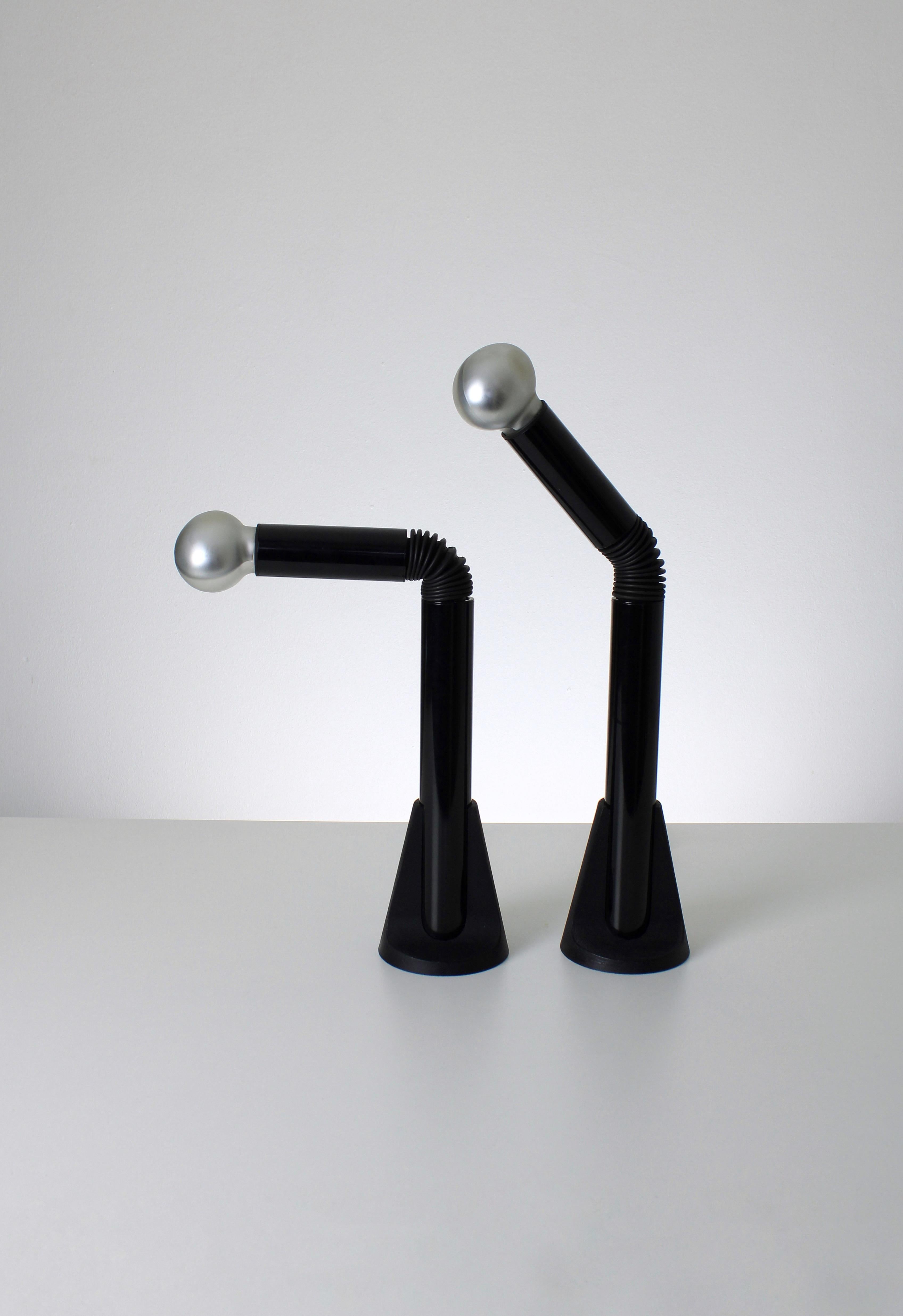 Pair of identical Periscopio desk lamps designed by Danilo & Corrado Aroldi for Stilnovo in 1967.  Part of the Periscopio series which was produced in a wide variety of colors and versions. The head of the lamp is 180° adjustable. Both lamps are in