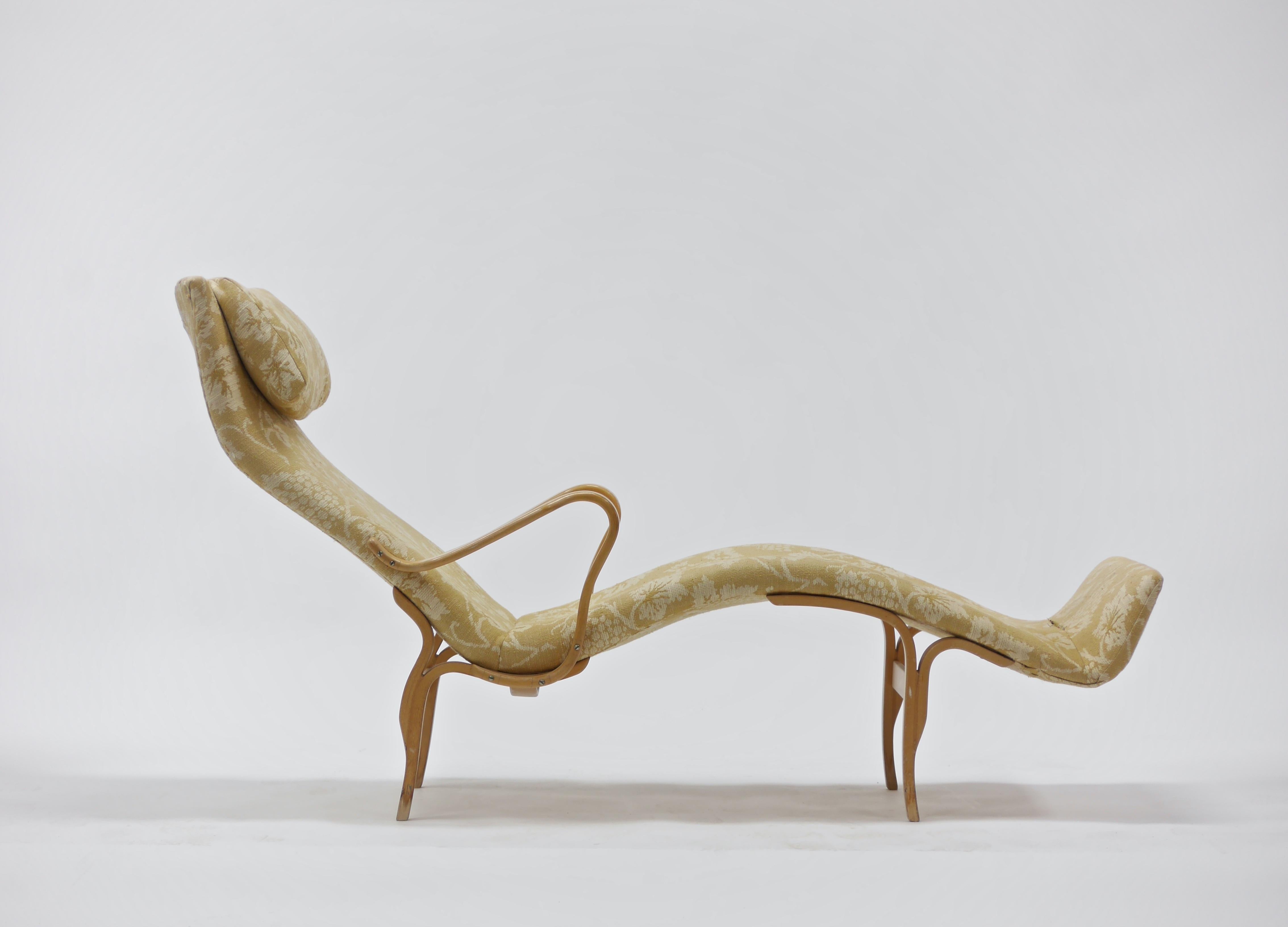 Pair of Pernilla Chaise Lounges by Bruno Mathsson In Fair Condition For Sale In Hadley, MA