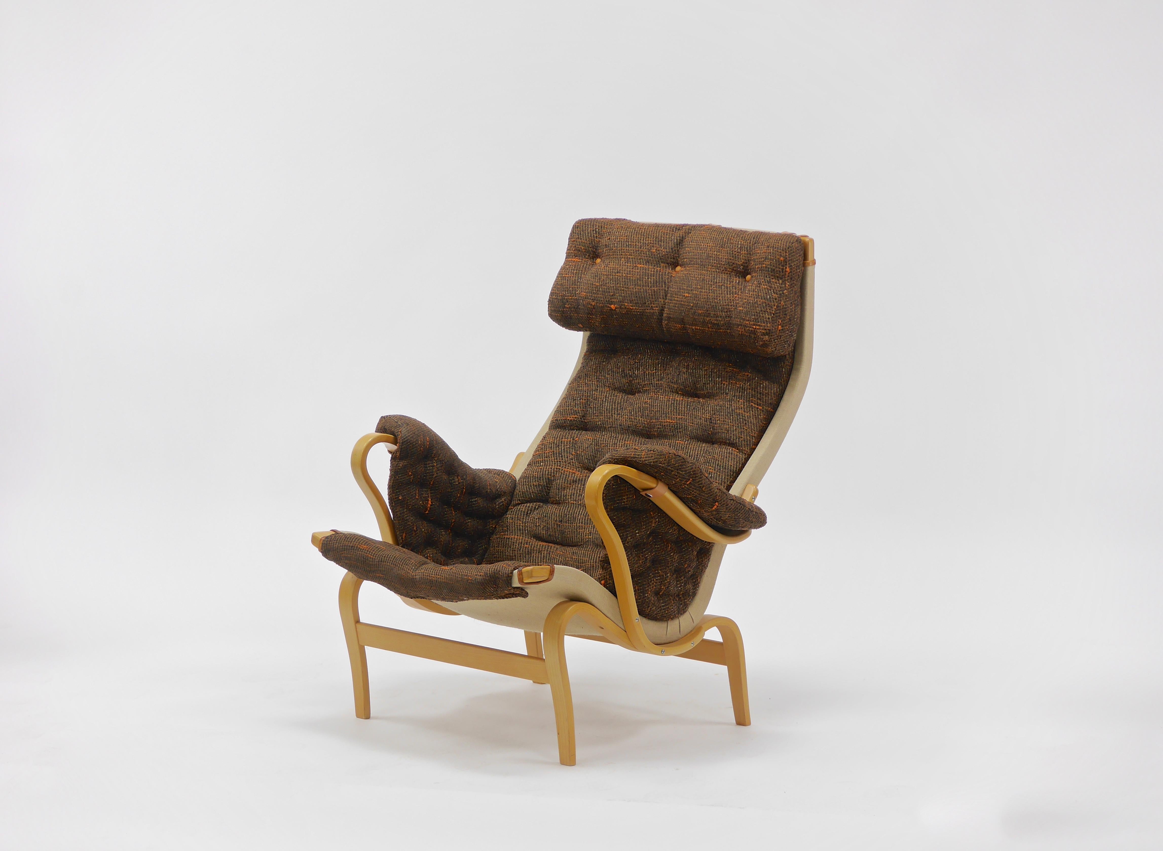 20th Century Pair of Pernilla Lounge Chairs by Bruno Mathsson For Sale