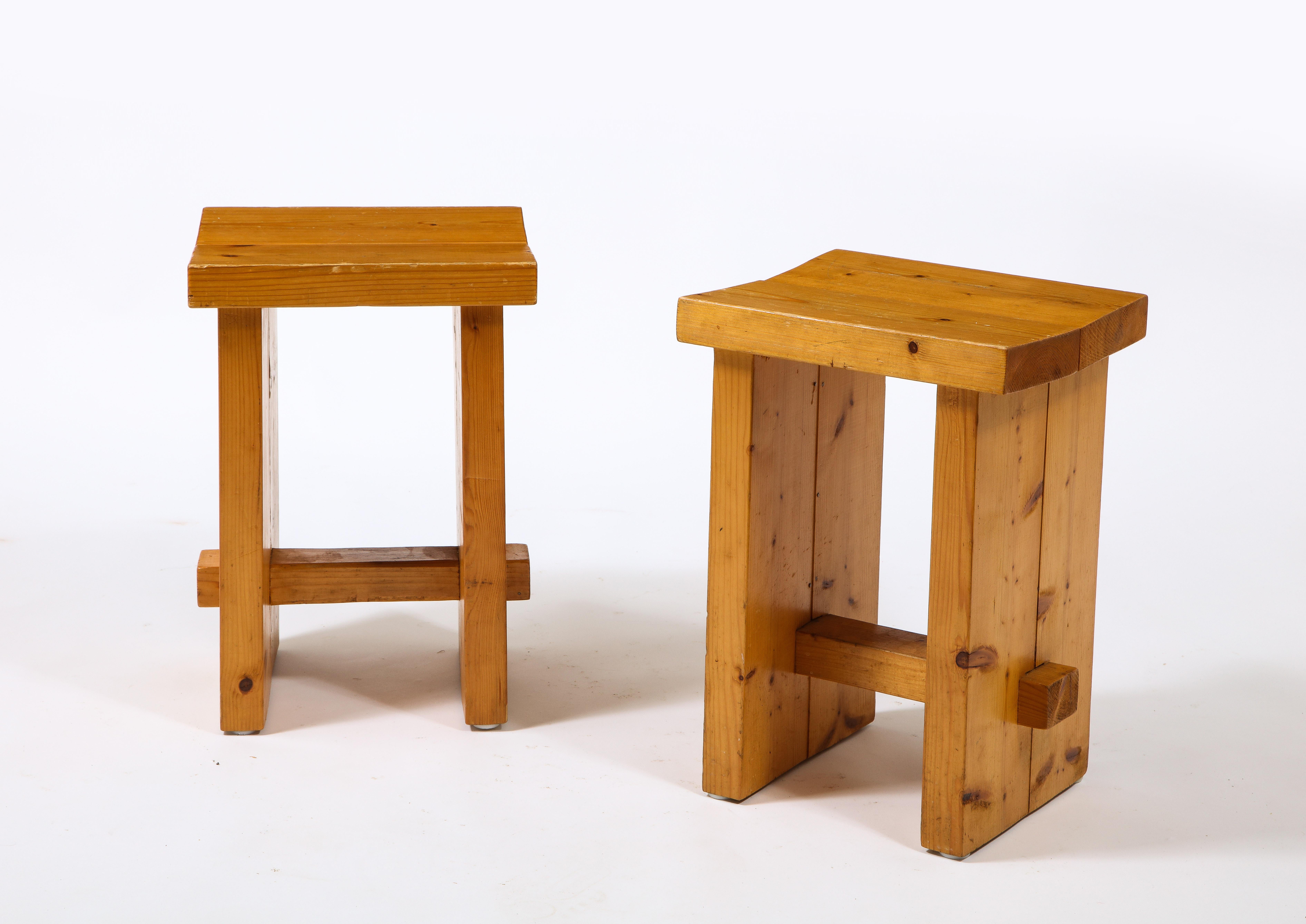 20th Century Pair of Perriand Style Brutalist Pine Stools, France 1960's For Sale