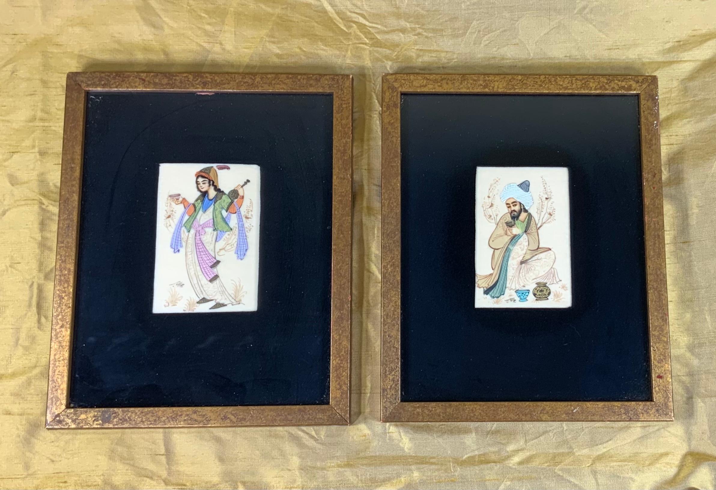 Paire de peintures persanes miniatures d'origine en vente 3
