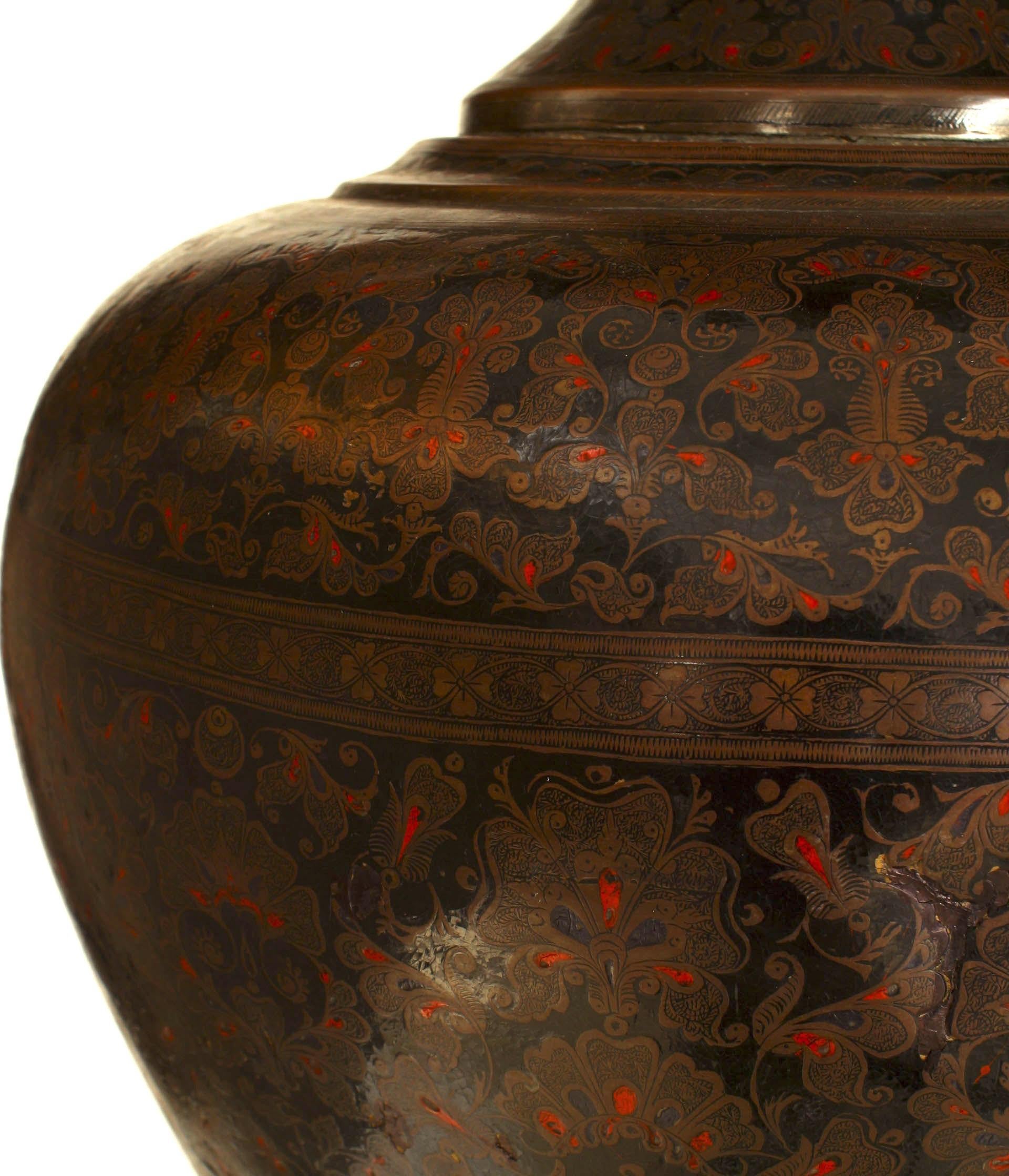 Paar Bodenvasen aus Cloisonné und Emaille im persischen Stil (Islamisch) im Angebot