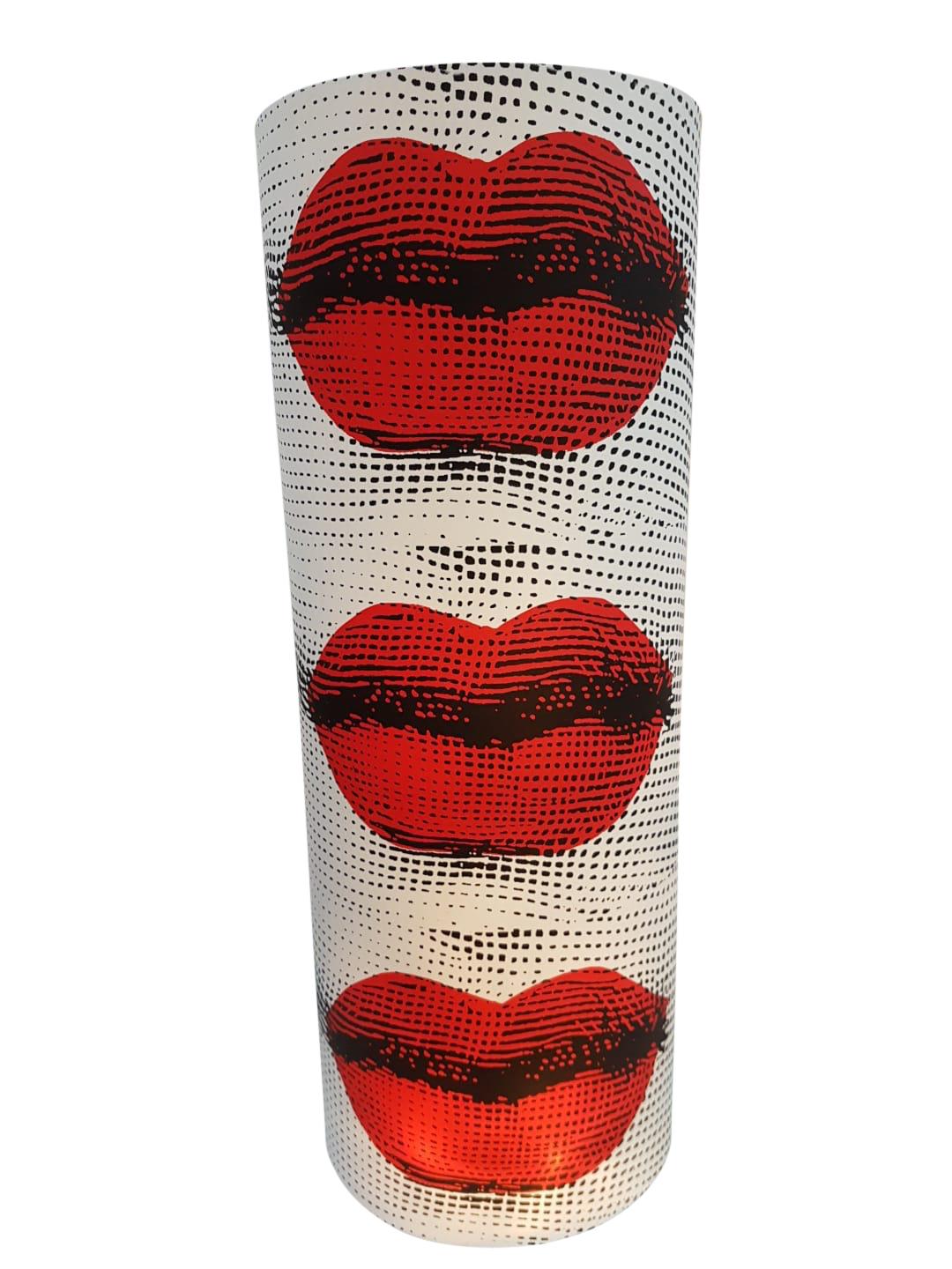 Italian Pair of Perspex Table Lamps Kisses by Barnaba Fornasetti, Italy For Sale