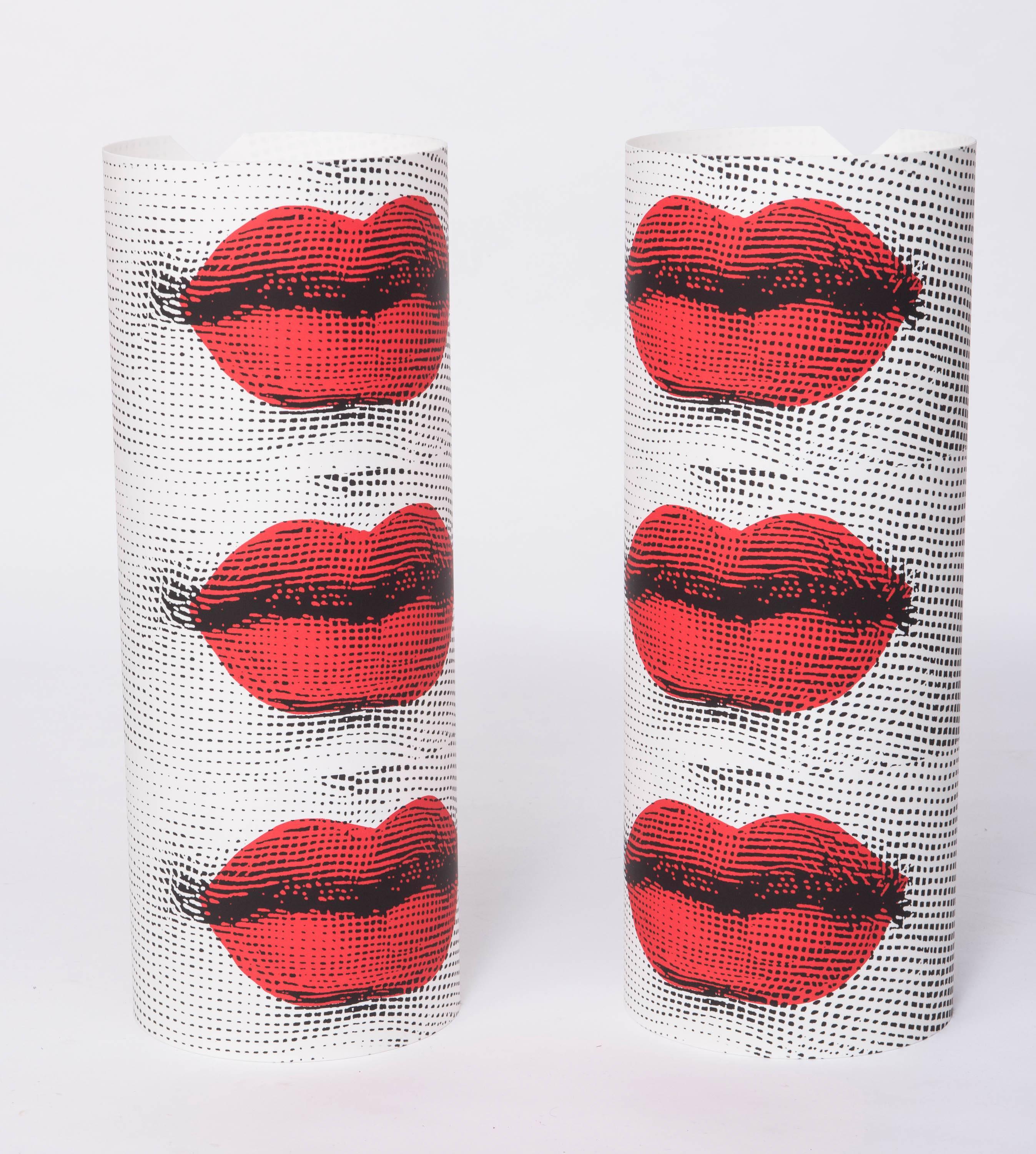 A pair of table lamps by Barnaba Fornasetti
“Kisses”
Printed and colored perspex
Made by Fornasetti and Antonangeli Iluminazione. Paderno Dugano.
Italy, 1995
Measures: 60 cm high x 24 cm wide x 23 cm deep.
    