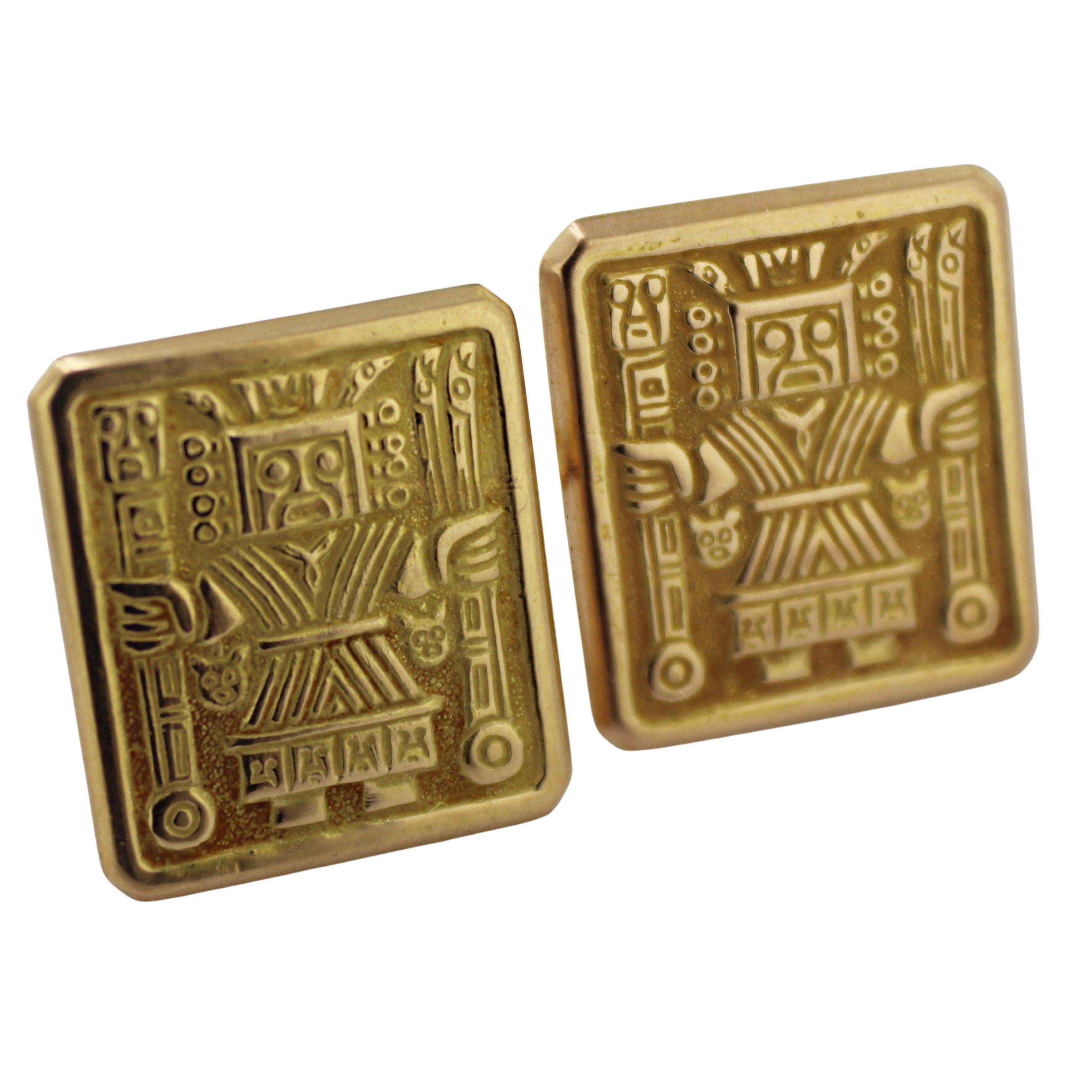 Pair of Peruvian 18K Yellow Gold Cufflinks For Sale