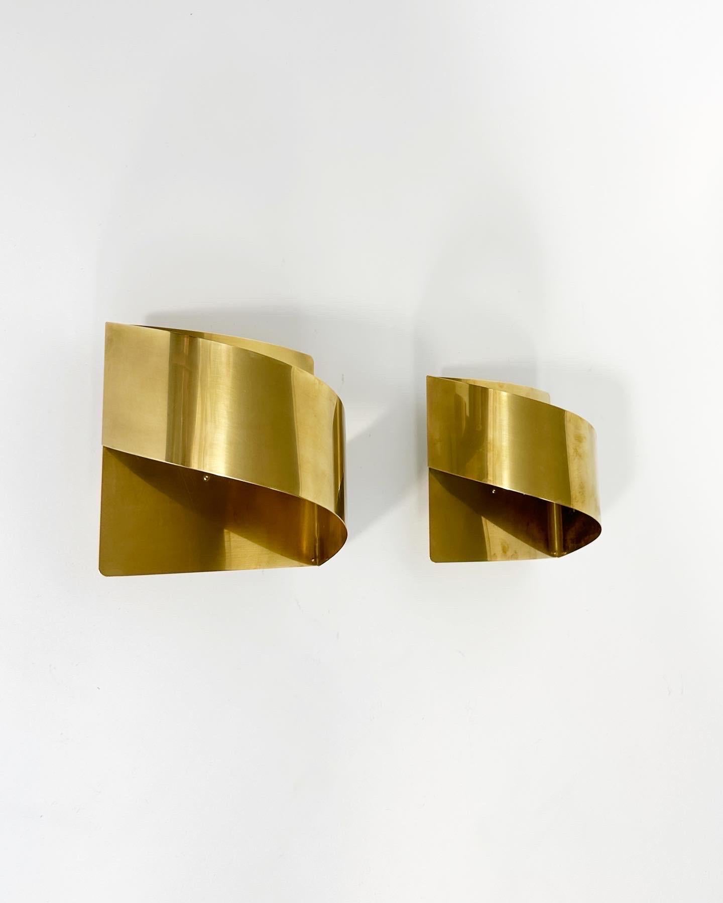 A pair of Peter Celsing ‚Band‘ wall lamps for Falkenbergs Belysning in Sweden, 1970s.

Made of solid brass with a beautiful subtle patina and original ceramic sockets.

One of the lamps still has the manufacturers sticker on the backside.

Width: 20
