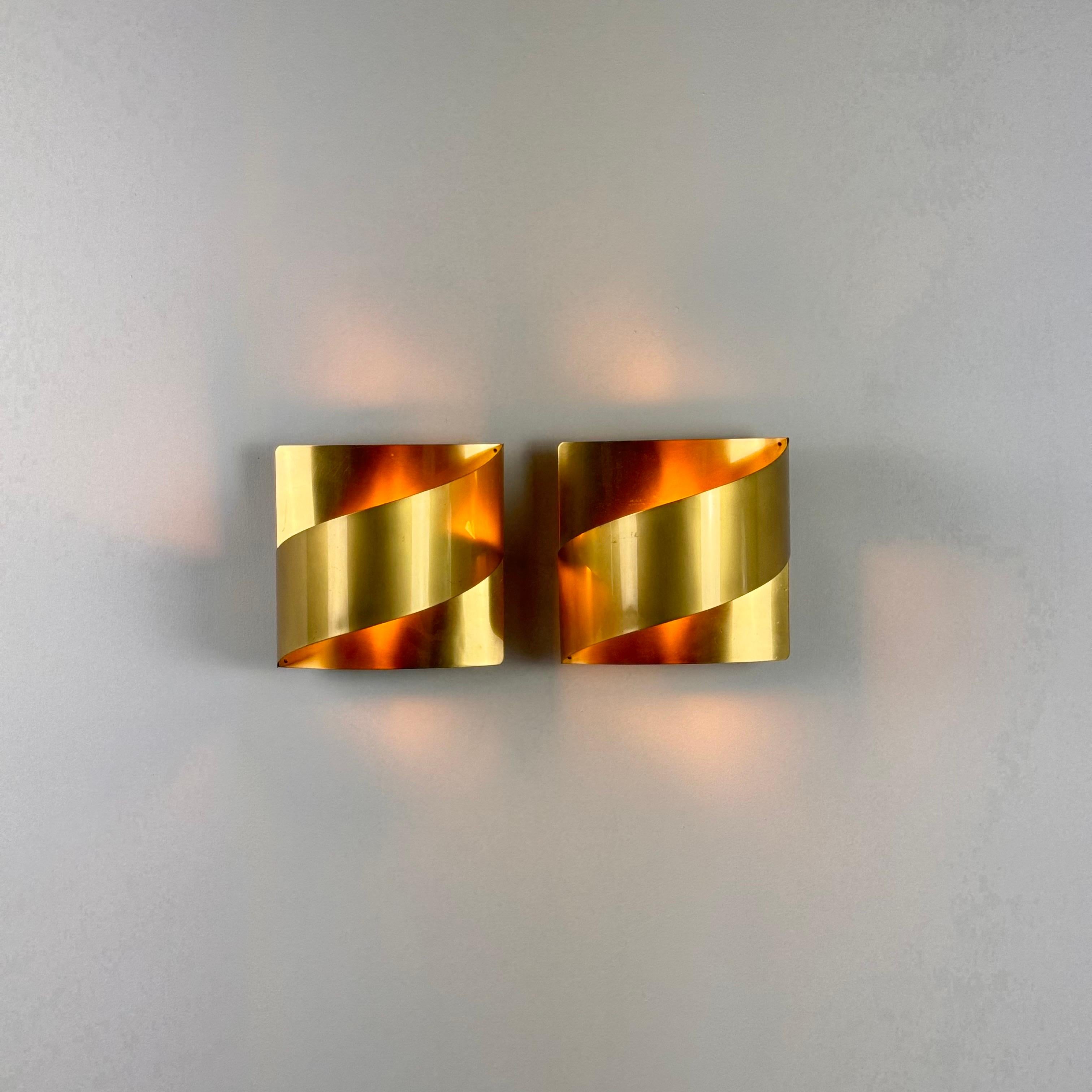 Suédois Paire d'appliques Peter Celsing pour Falkenbergs Belysning, Suède, années 1960 en vente