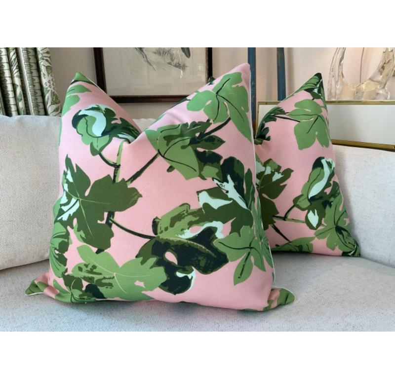 Coppia di cuscini in piuma d'oca rosa per interni ed esterni da 22 pollici di Peter Dunham con fodere In condizioni Nuovo in vendita a Winder, GA