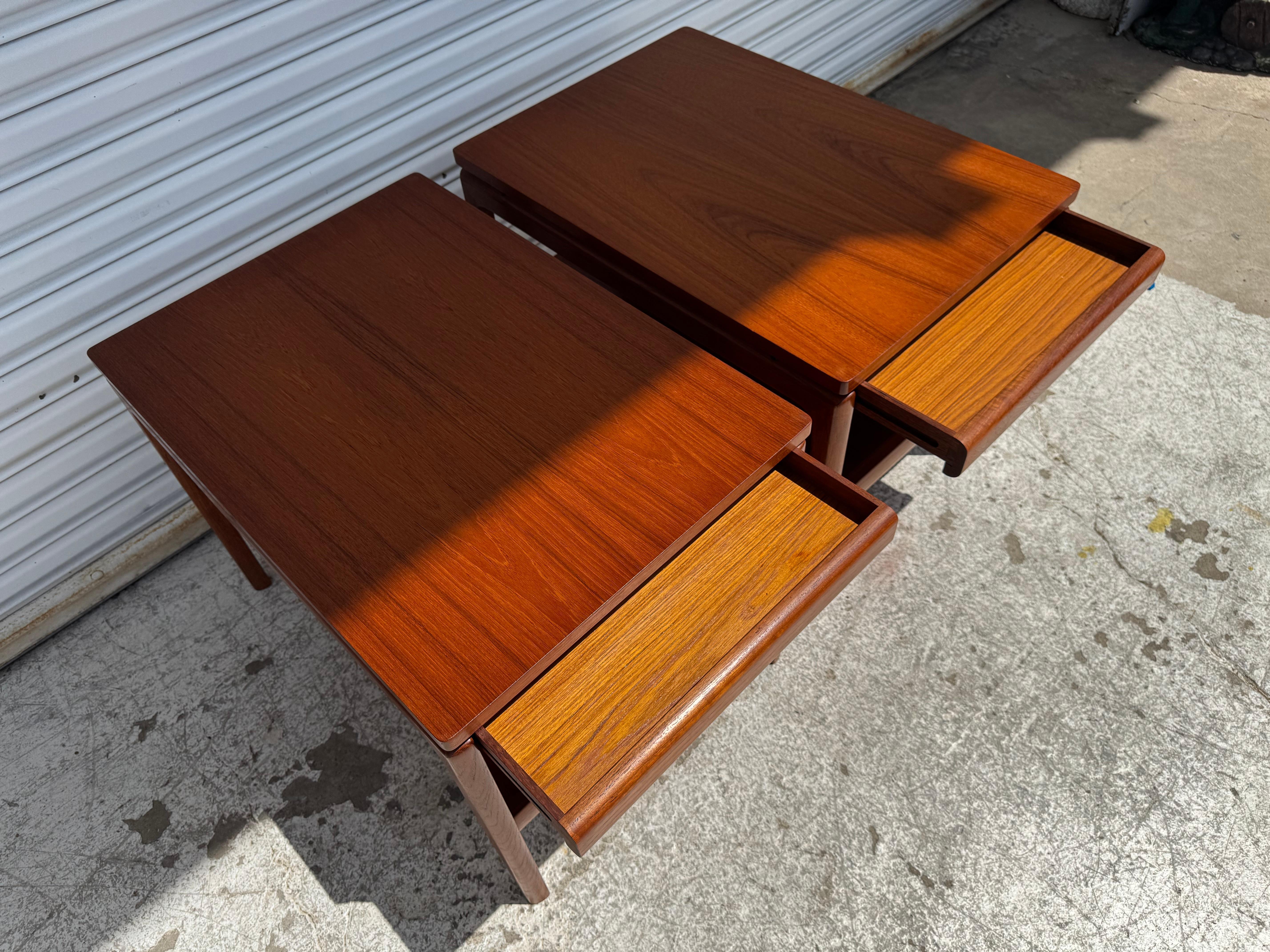 Mid-Century Modern Paire de tables d'appoint en teck de Peter Hvidt pour Frances and Sons en vente