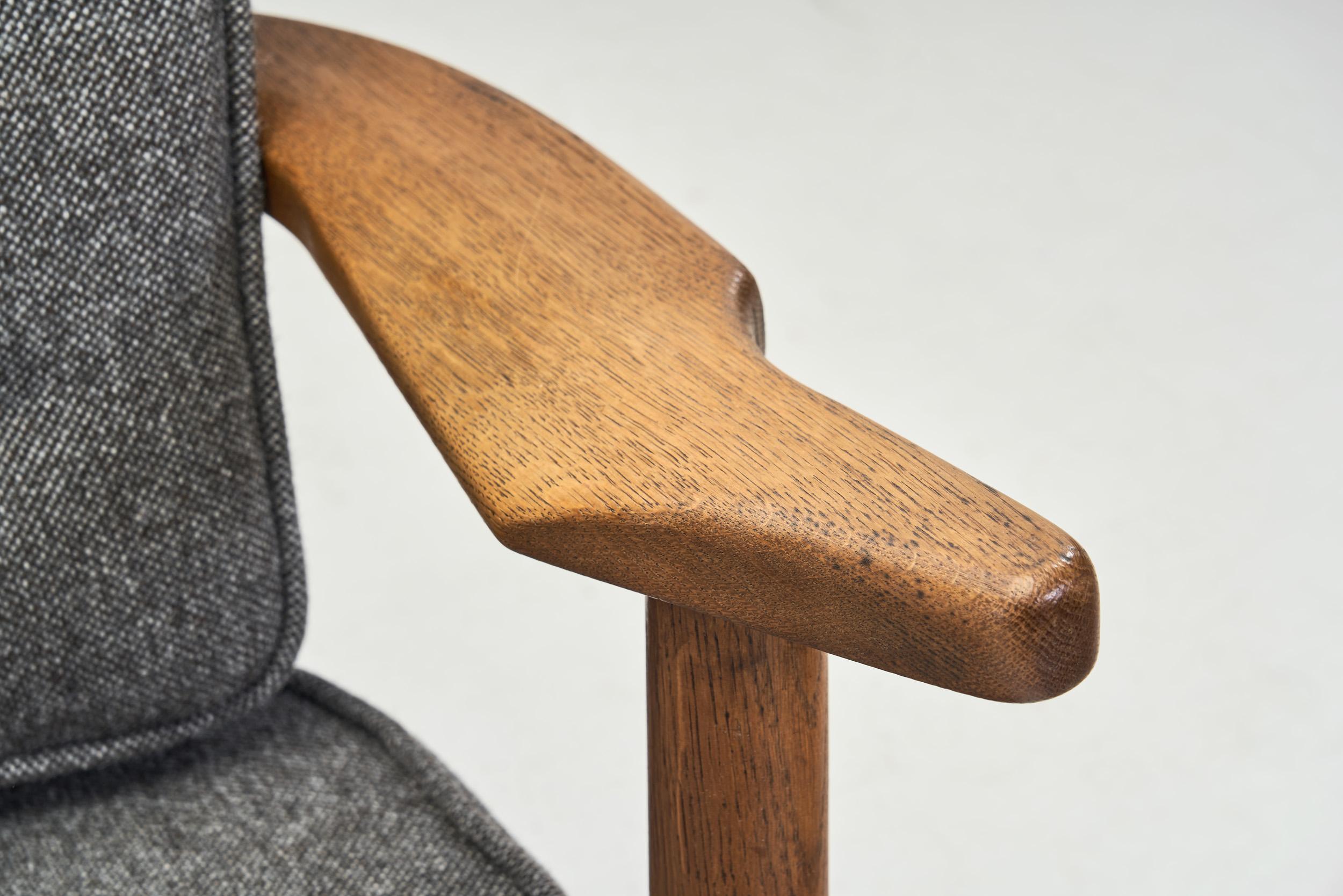 Pair of “Petit Repos” Lounge Chairs by Guillerme et Chambron, France 1950s 2