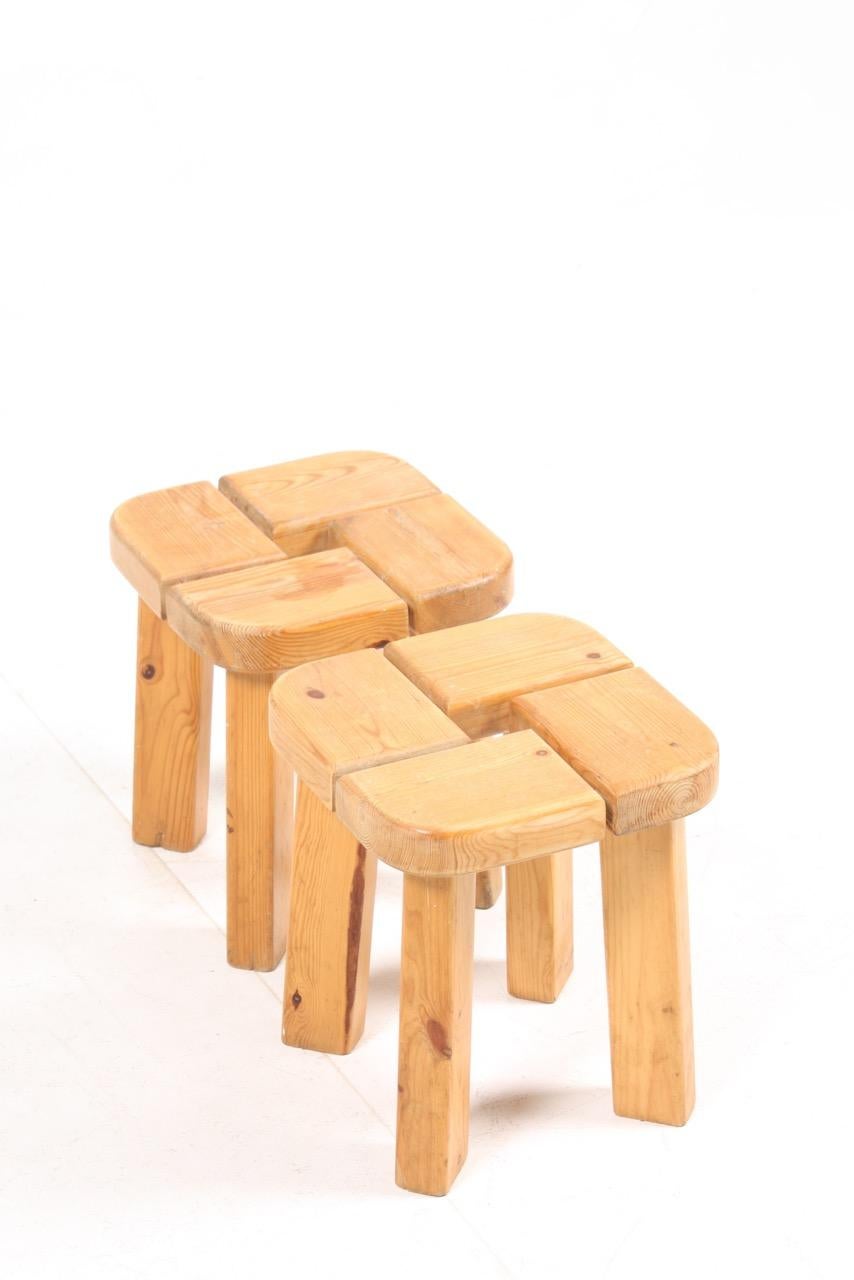 Pair of Petit Scandinavian Modern End Tables in Pine, 1950s In Good Condition In Lejre, DK