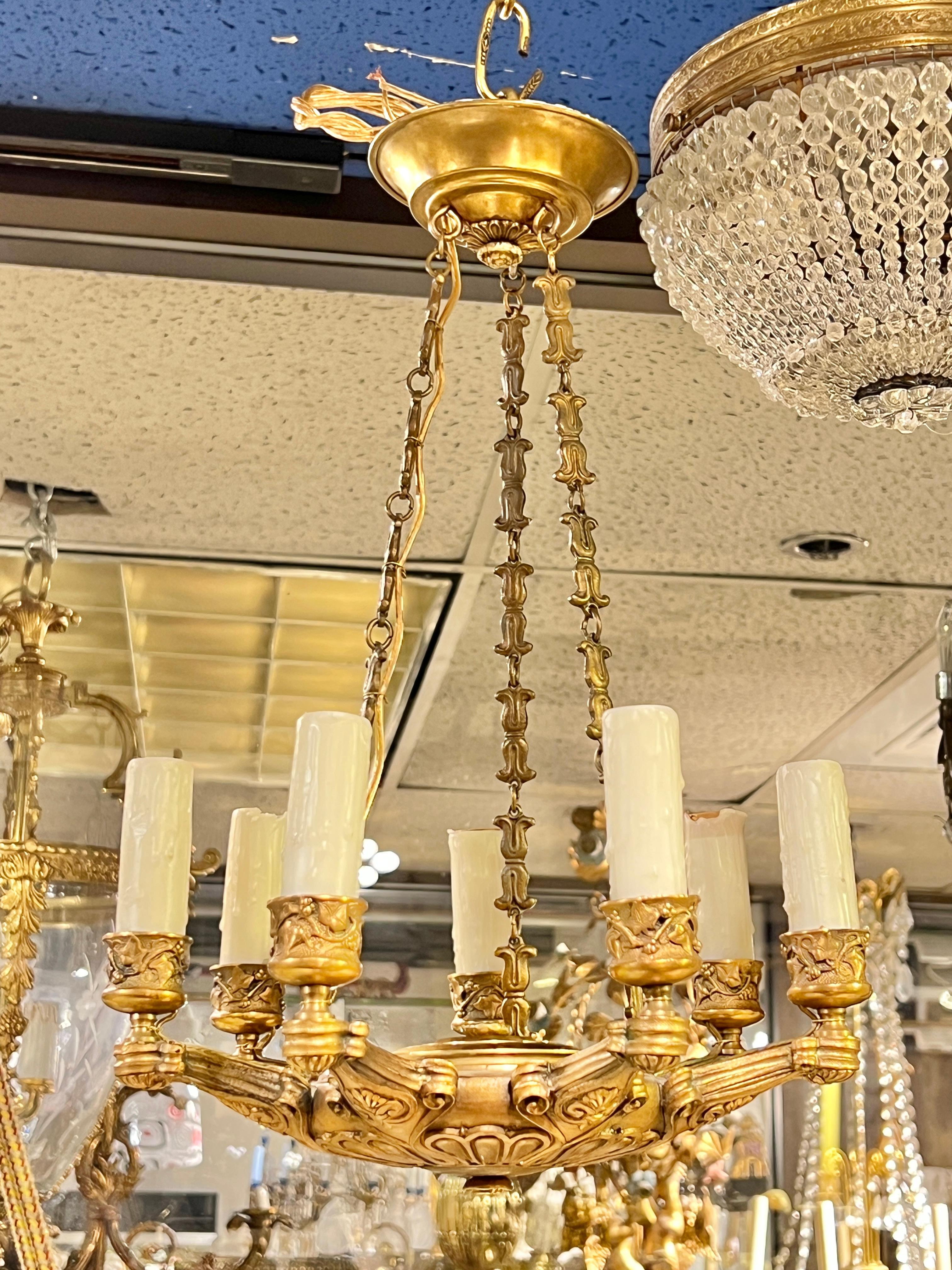 Pareja de Petite siglo XIX  Lámparas de araña de 7 luces estilo Imperio en bronce dorado francés Dorado en venta