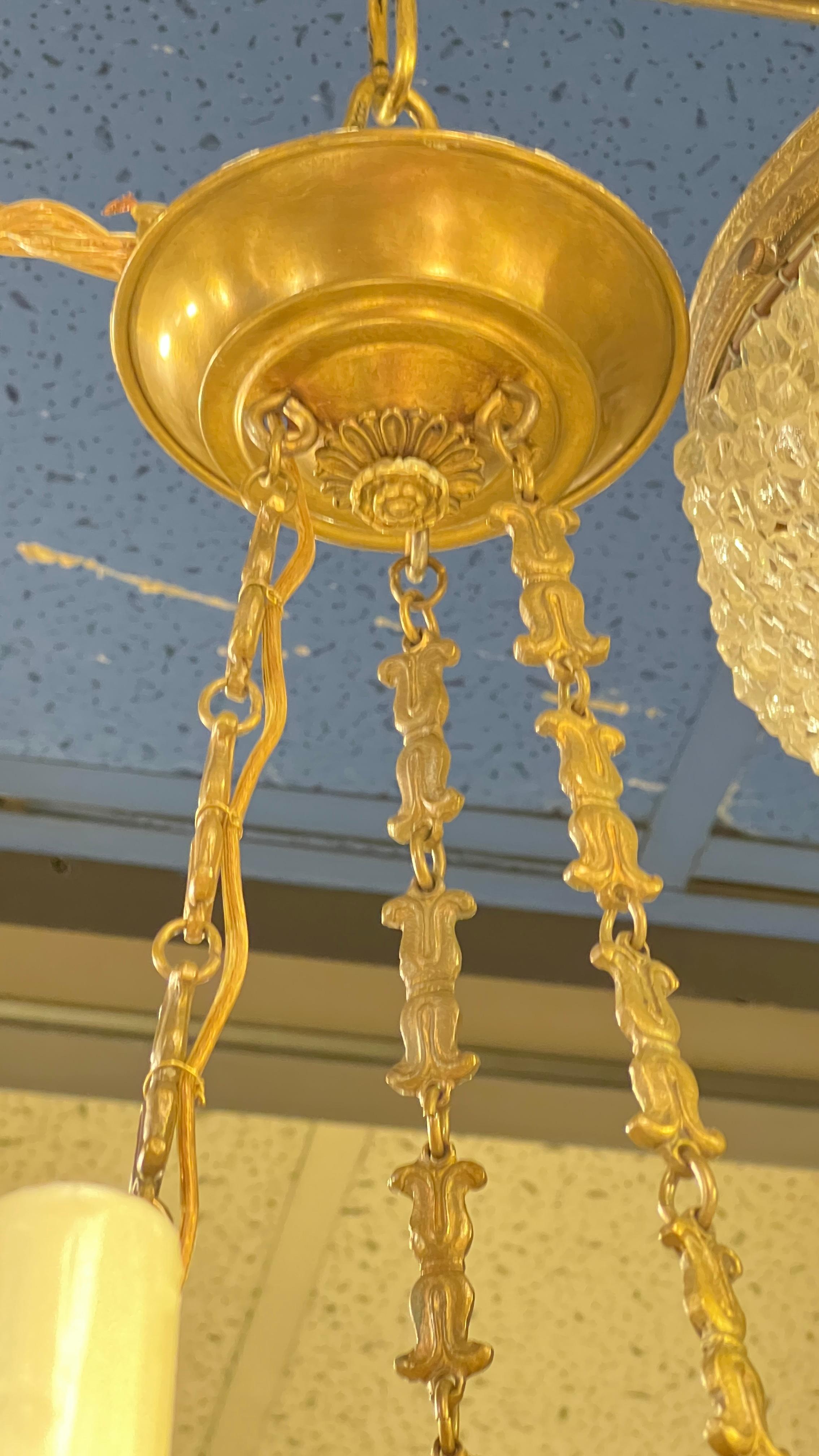 Pareja de Petite siglo XIX  Lámparas de araña de 7 luces estilo Imperio en bronce dorado francés Bronce en venta