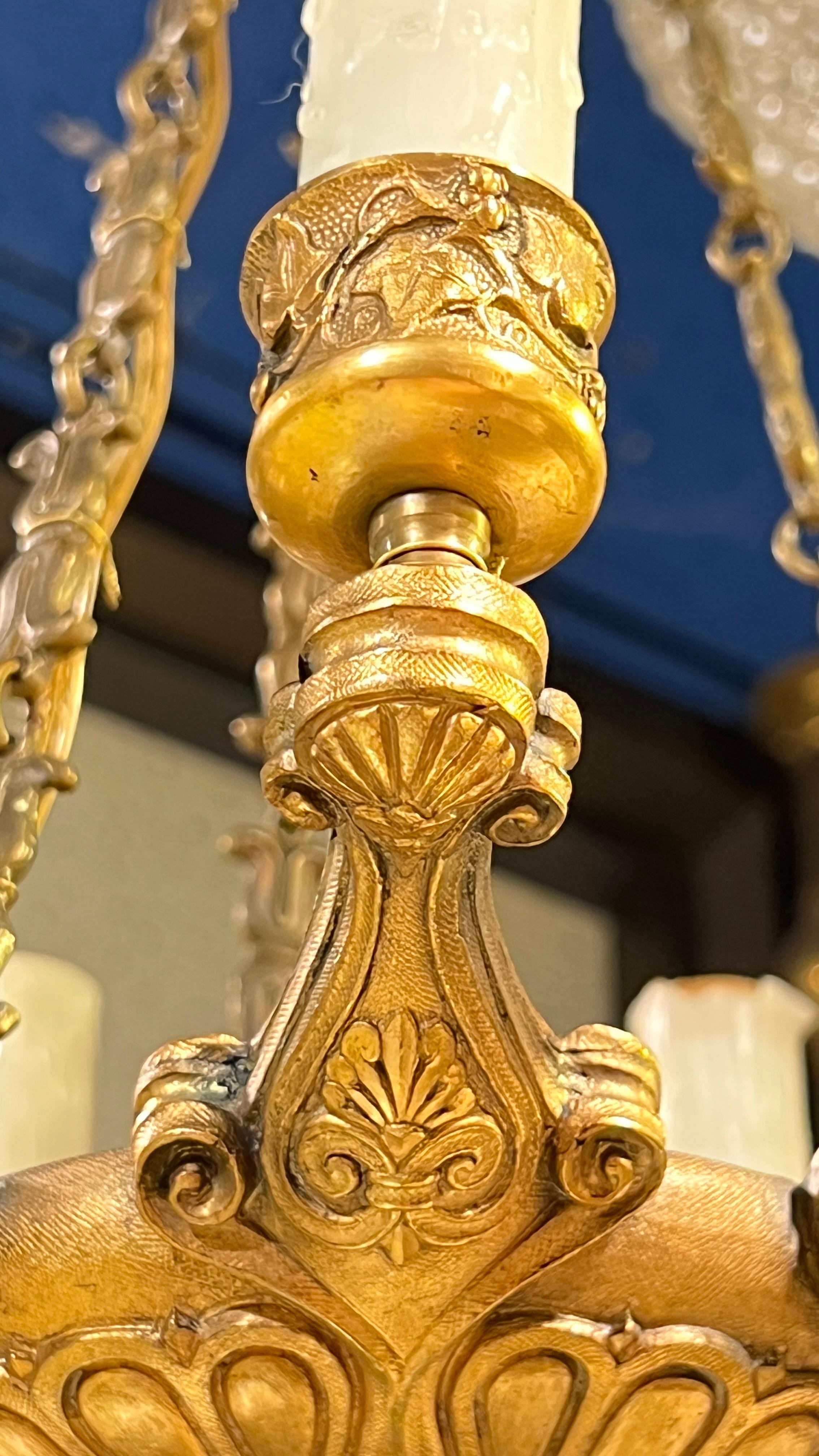 Pareja de Petite siglo XIX  Lámparas de araña de 7 luces estilo Imperio en bronce dorado francés en venta 2