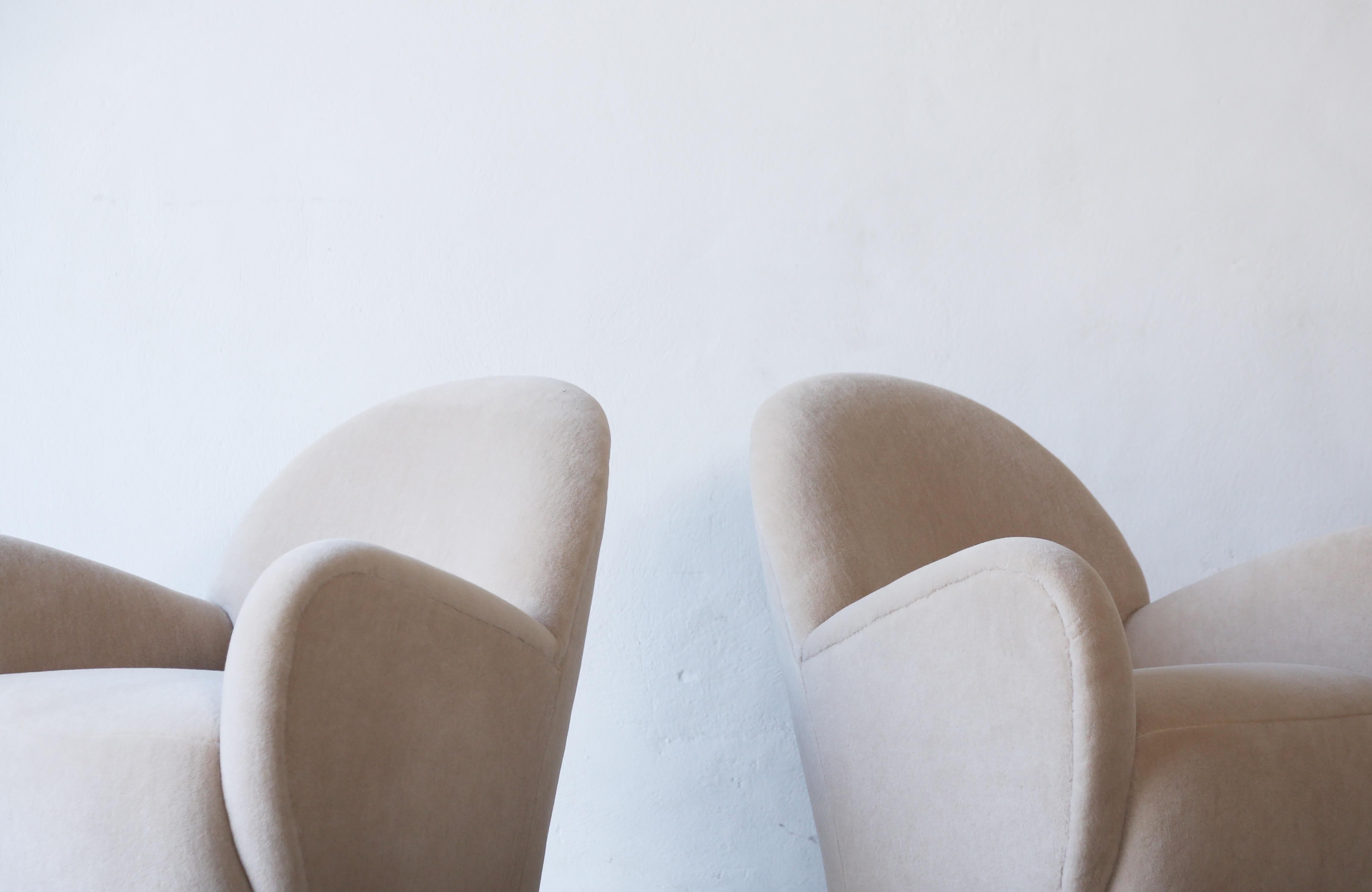 Pair of Charming Armchairs, Upholstered in Pure Alpaca In Good Condition For Sale In LEWES, GB
