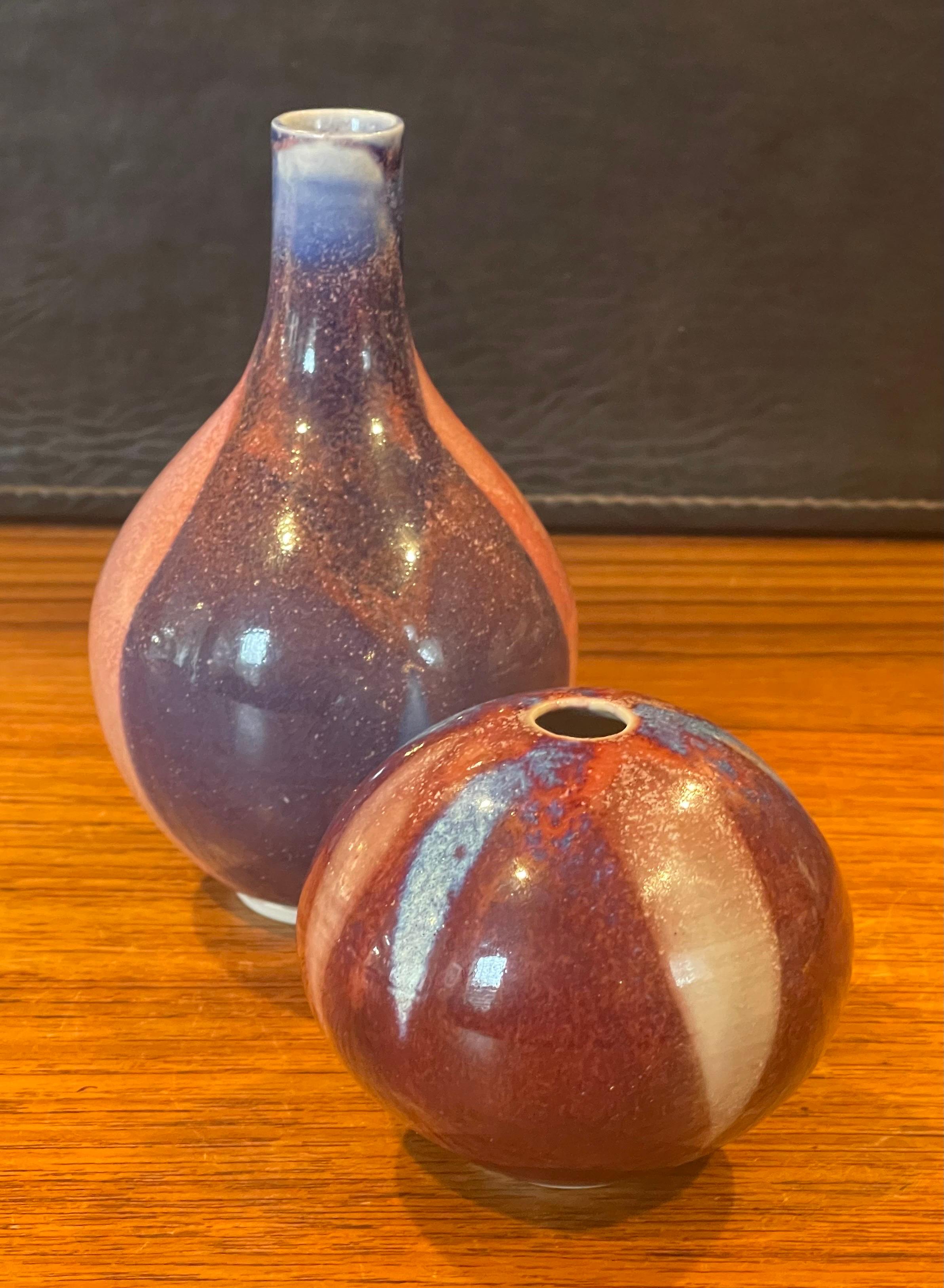Paire de petits vases en céramique de California Studio Pottery par Barbara Moorefield Bon état - En vente à San Diego, CA