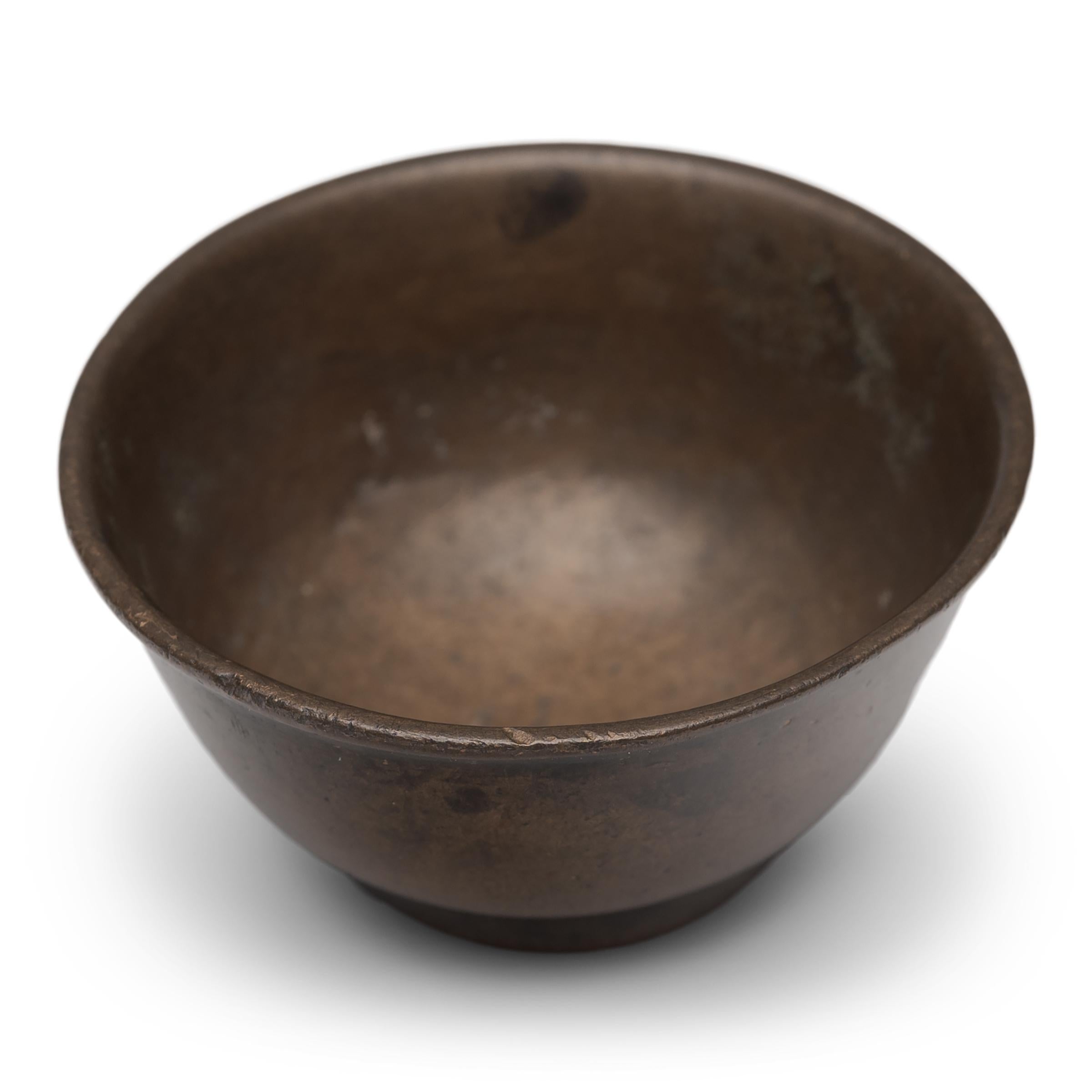 Pair of Petite Chinese Bronze Cups, c. 1800 In Good Condition For Sale In Chicago, IL