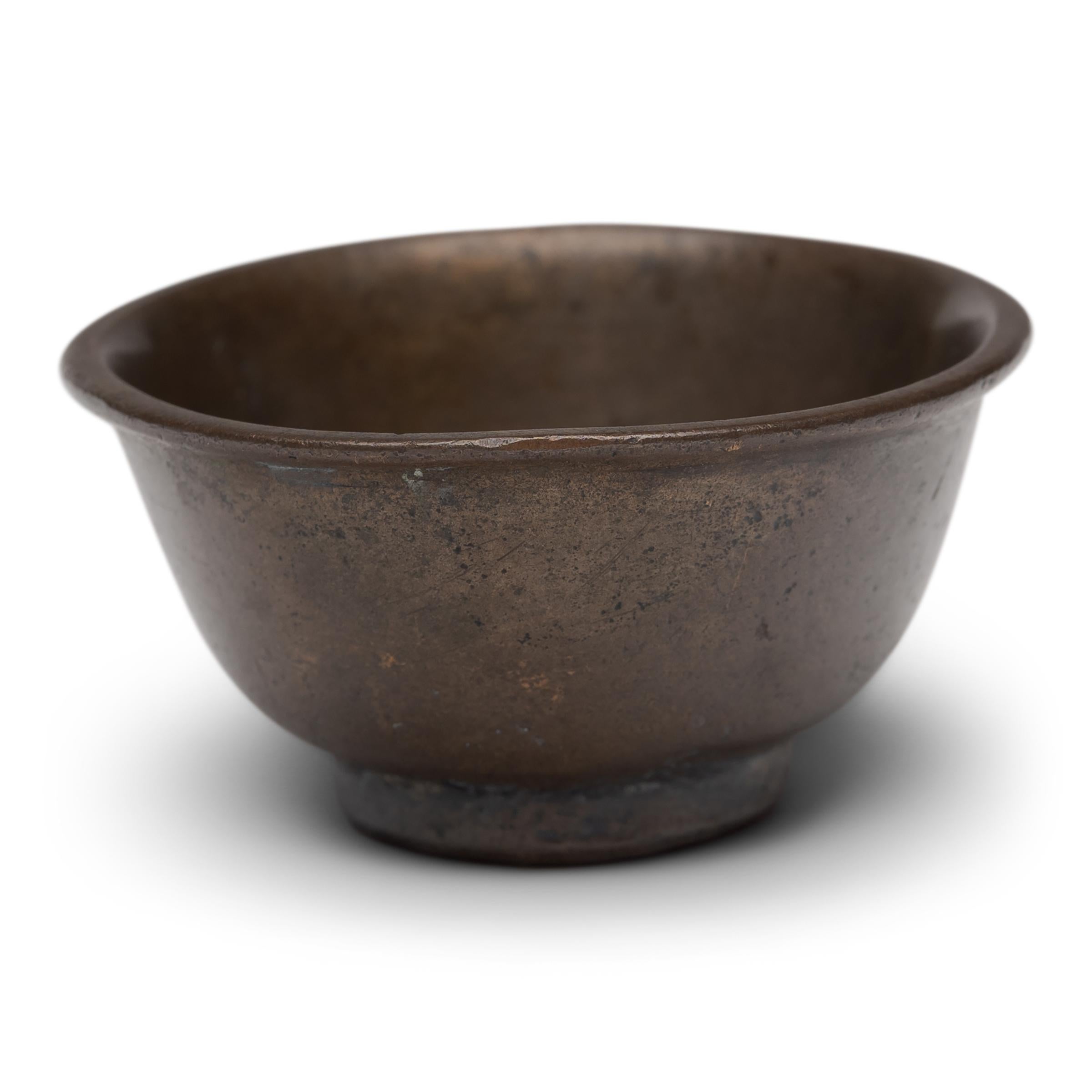 19th Century Pair of Petite Chinese Bronze Cups, c. 1800 For Sale