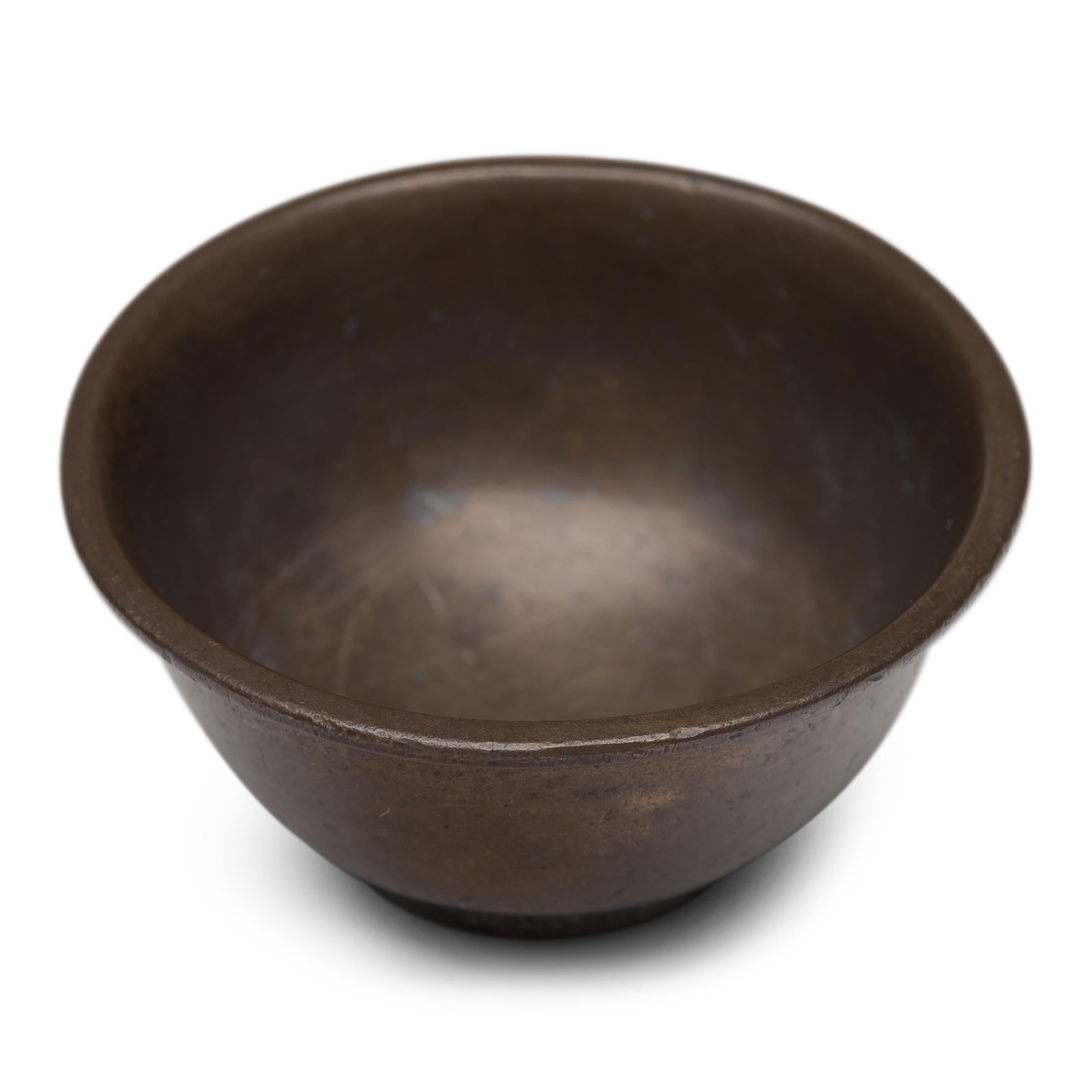 Pair of Petite Chinese Bronze Cups, c. 1800 For Sale 1