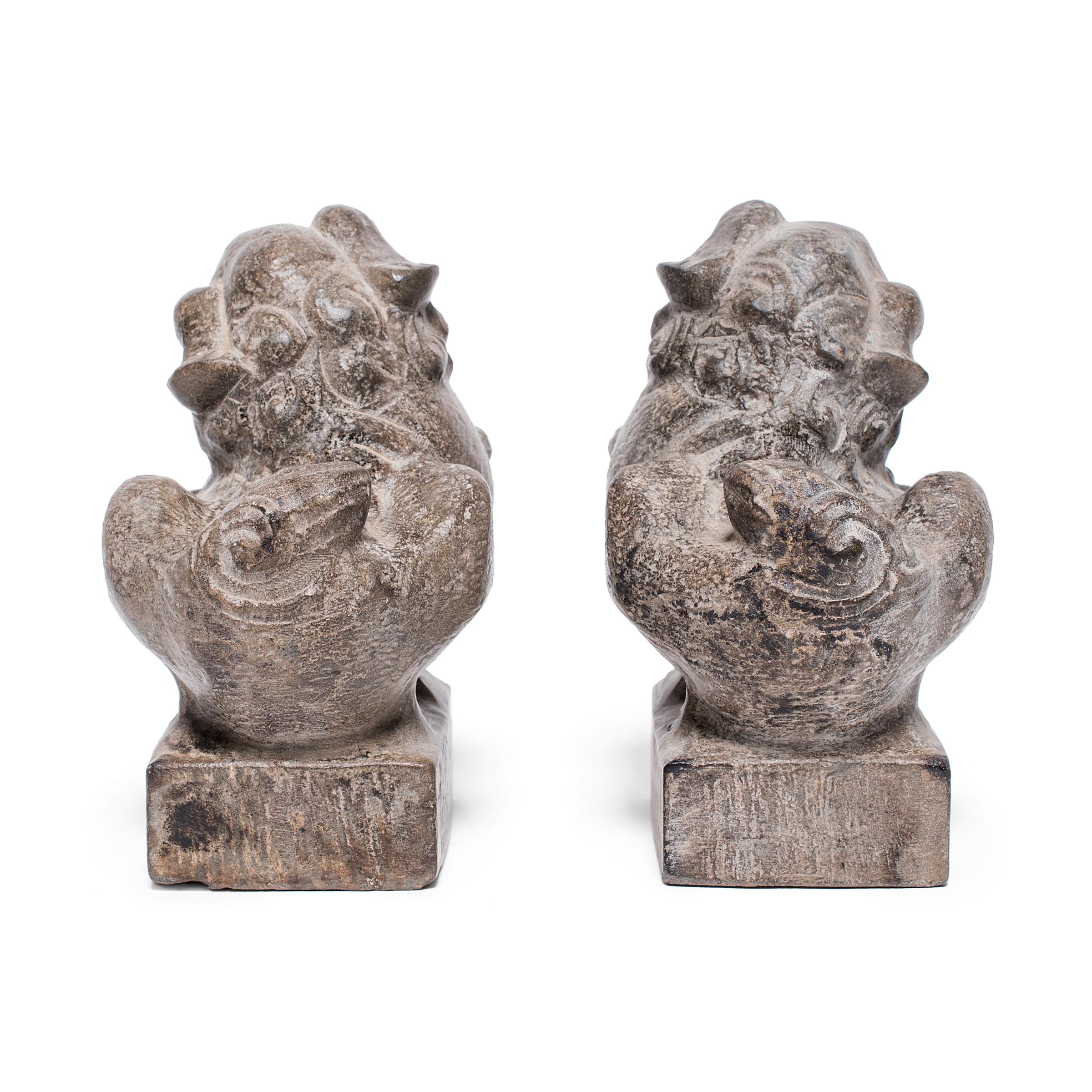 Pair of Petite Chinese Fu Dog Guardians In Good Condition For Sale In Chicago, IL