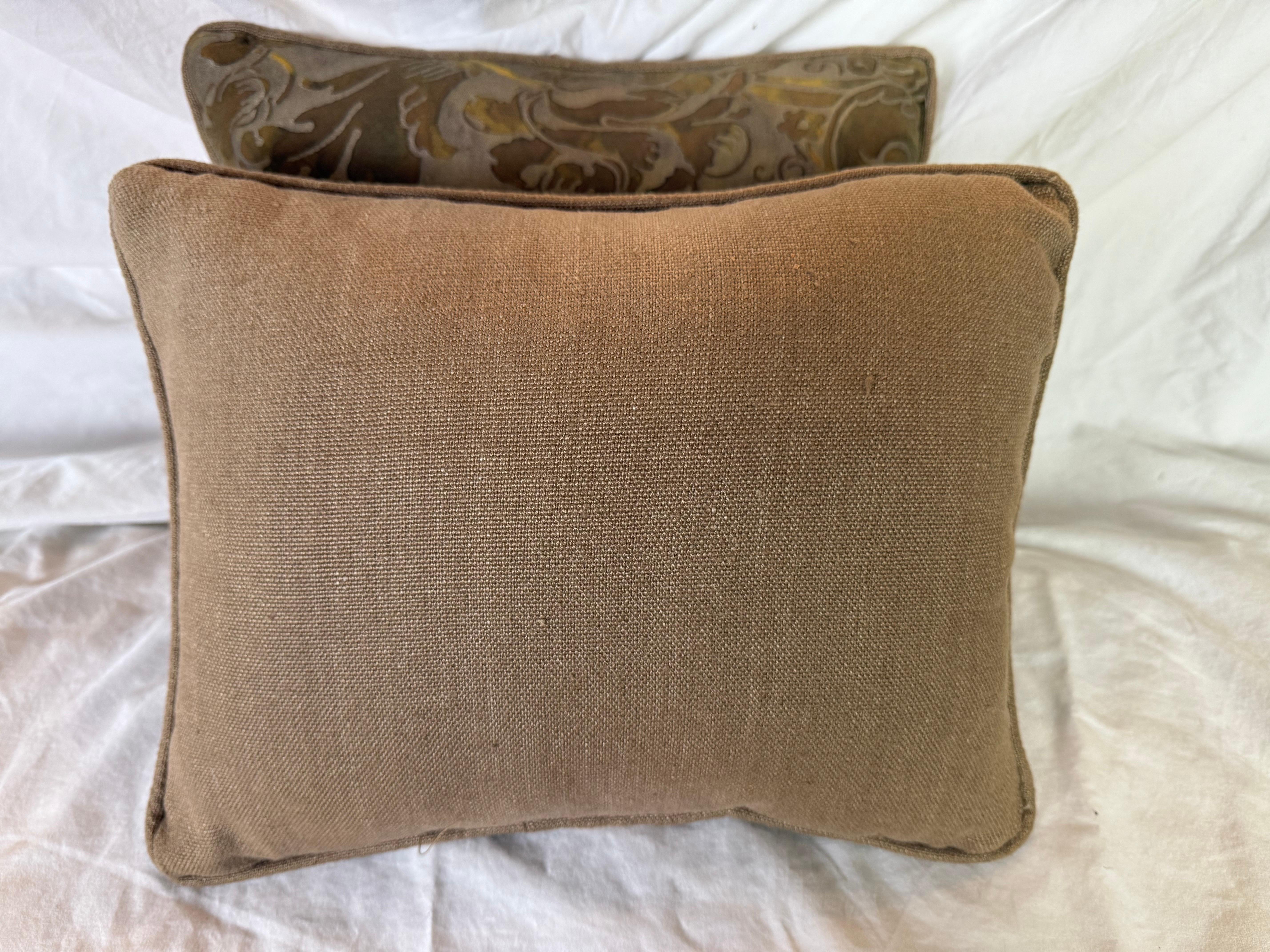 Paire de petits coussins d'accentuation Fortuny Neuf - En vente à Los Angeles, CA