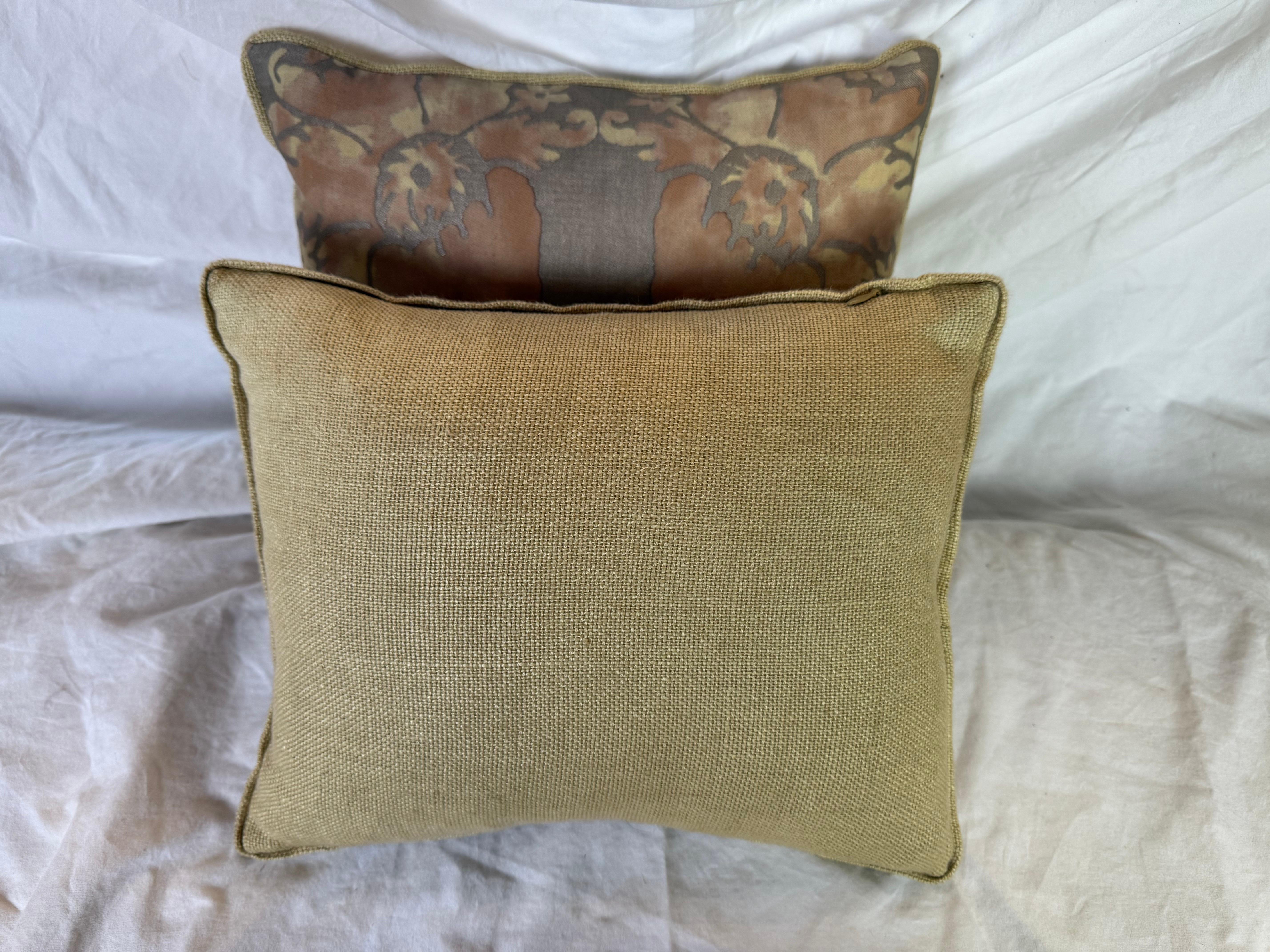 italien Paire de petits coussins Fortuny en vente