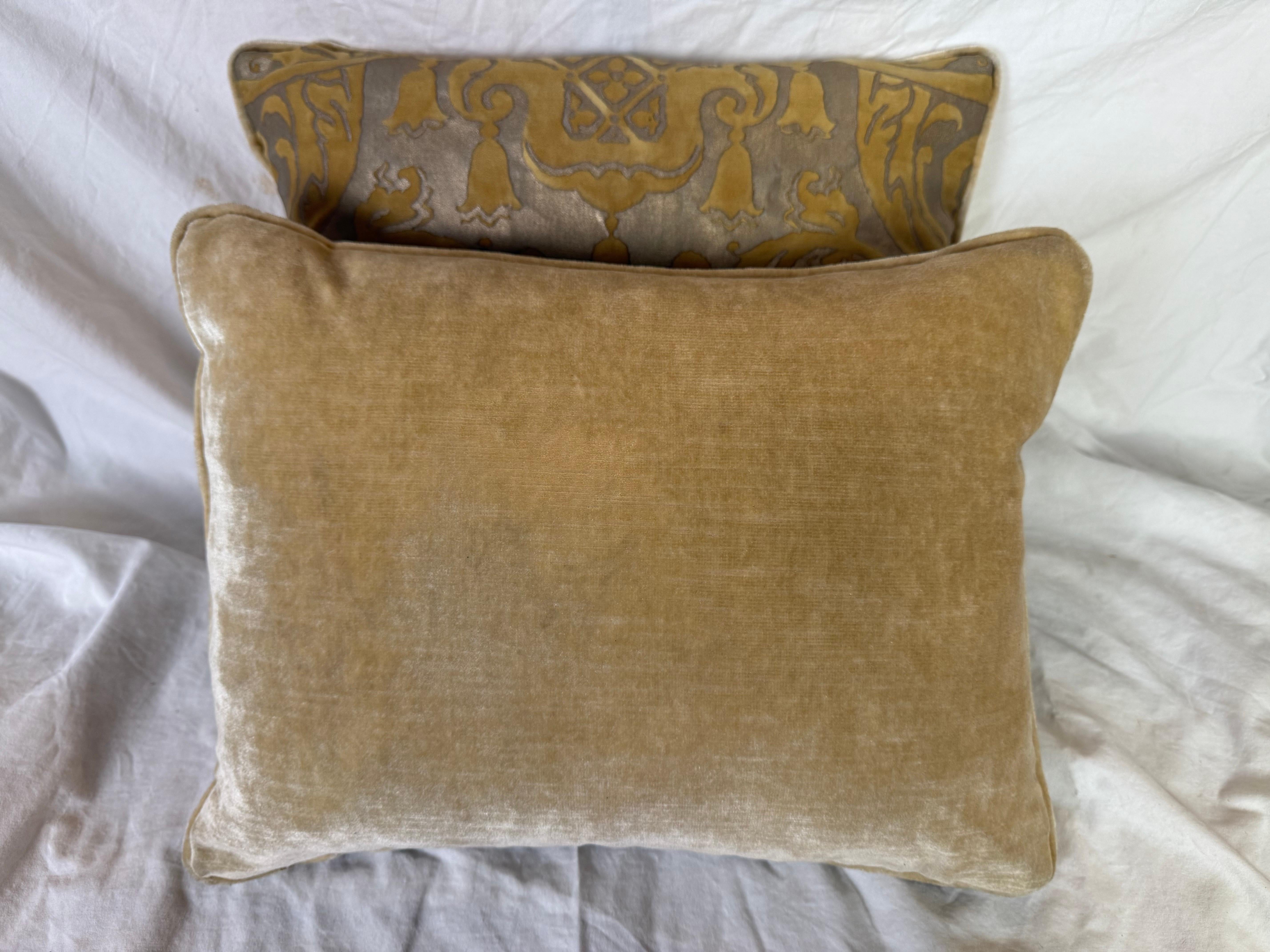 italien Paire de petits coussins Fortuny en vente