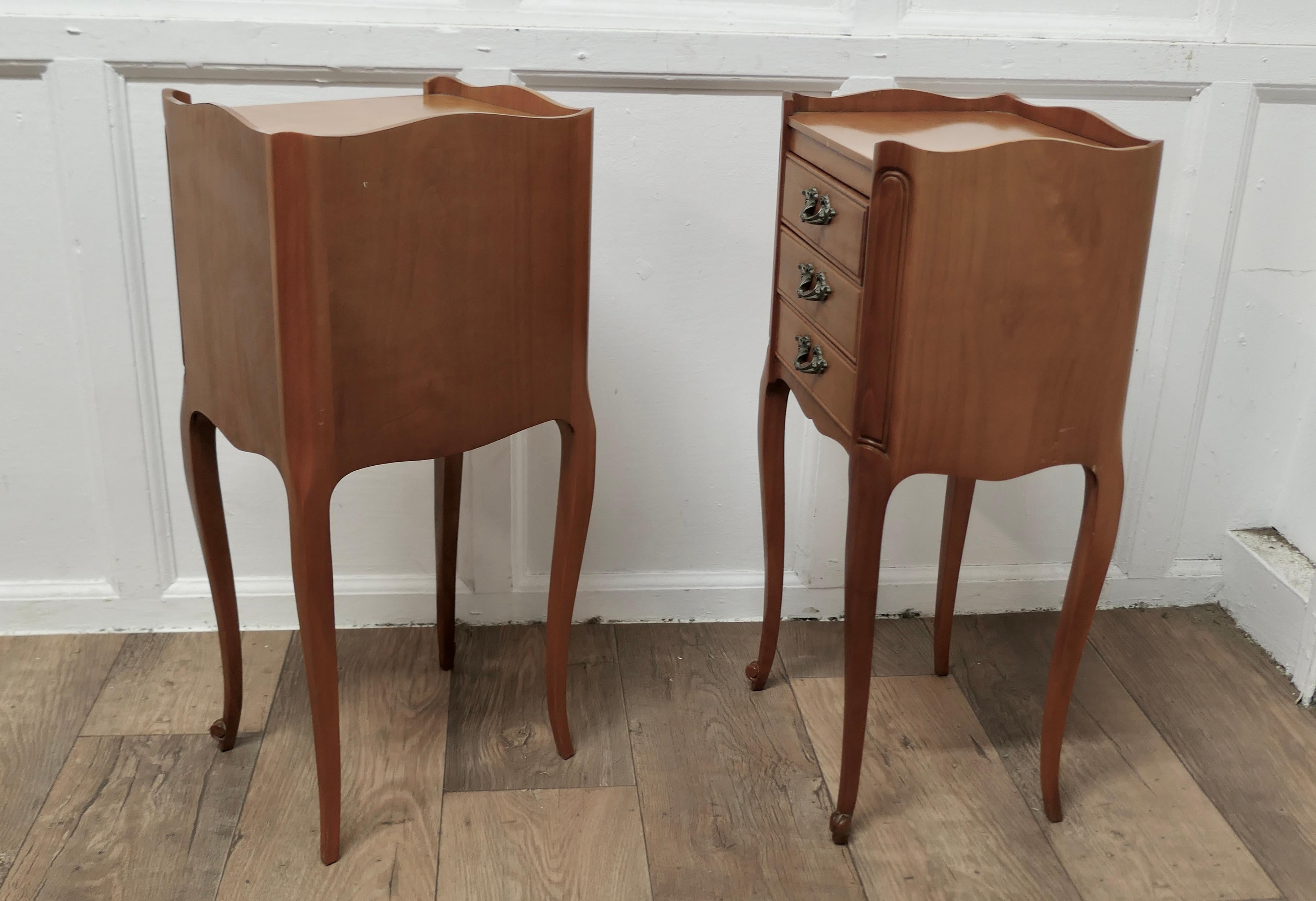 Early 20th Century Pair of Petite French Cherry Wood Bedside Cabinets or Tables    For Sale
